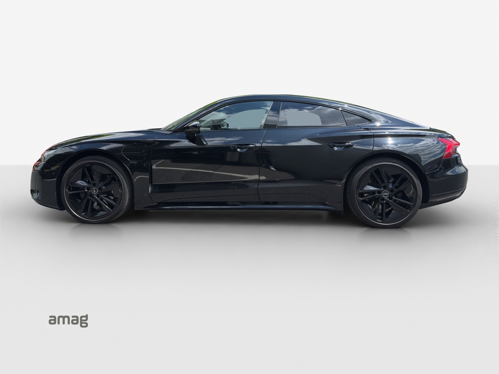 AUDI e-tron GT quattro-showroom-element-1