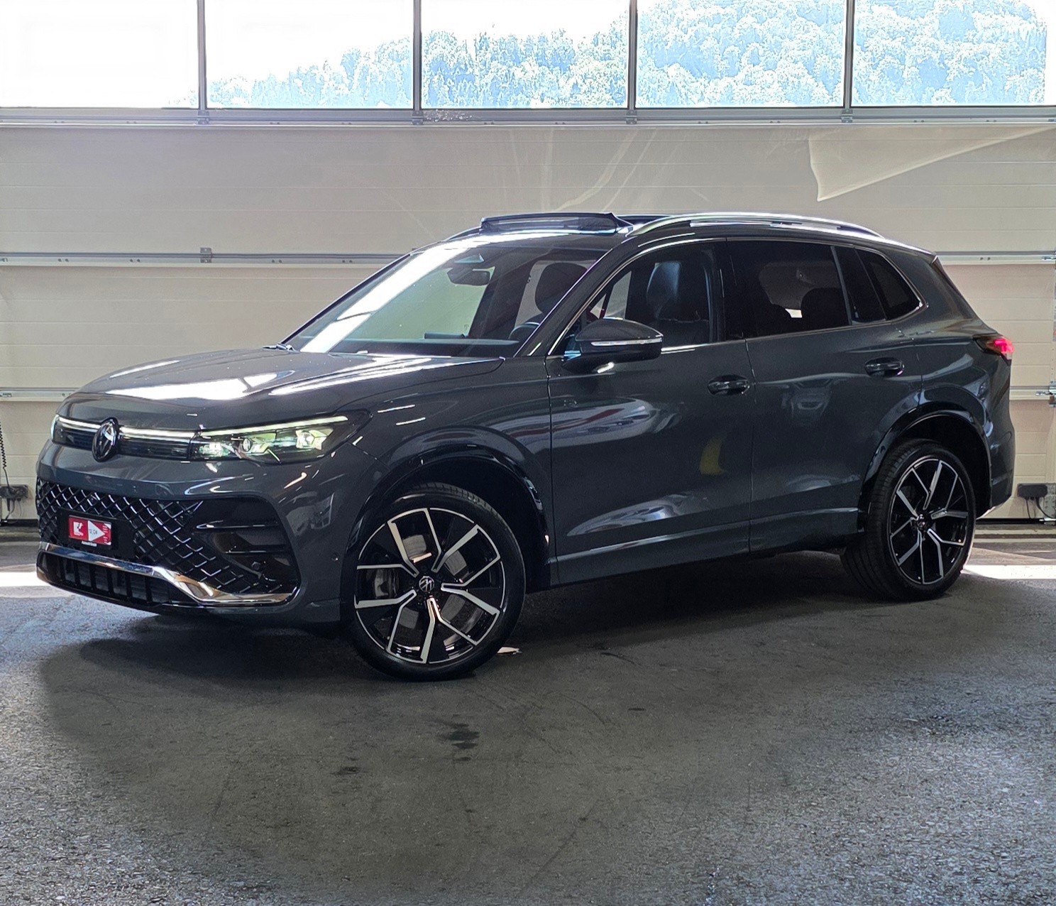 VW Tiguan 2.0 TDI SCR R-Line 4Motion DSG *Massage*Sitzheizung und Kühlung*ACC/LaneAssist*360°Kamera*Ambiente*Panoramadach*