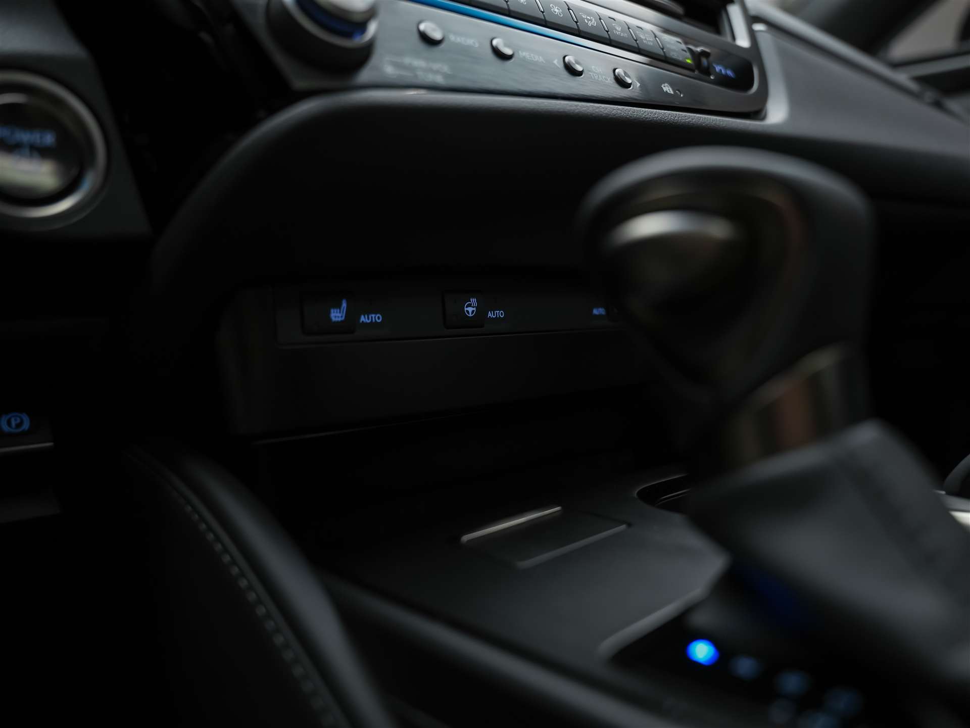 LEXUS ES 300h Excellence *Panorama*Lenkradheizung*El. Sitze*-image-23