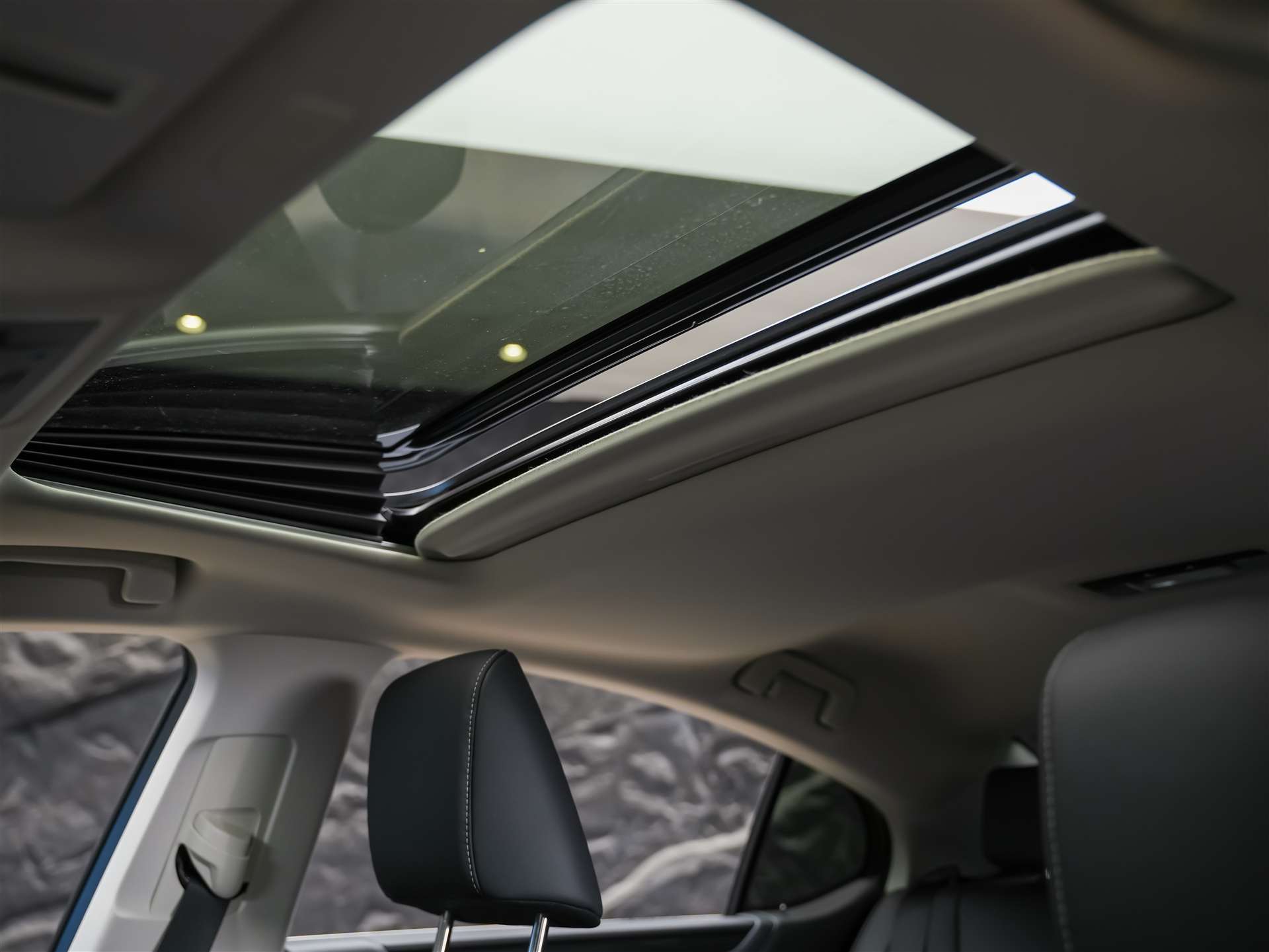 LEXUS ES 300h Excellence *Panorama*Lenkradheizung*El. Sitze*-image-11