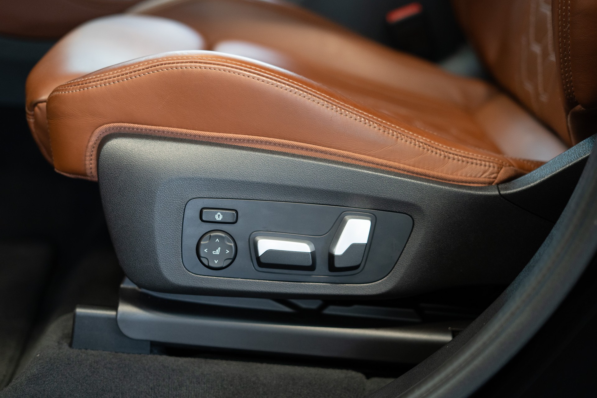 BMW X4 M Competition / Head-Up Display / Harman Kardon / 360° Kamera-image-25