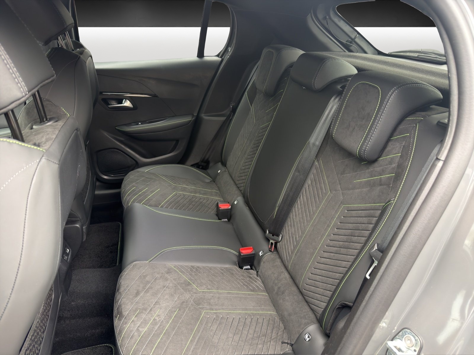 PEUGEOT 208 NEW 1.2 Hybrid 145 GT-image-7
