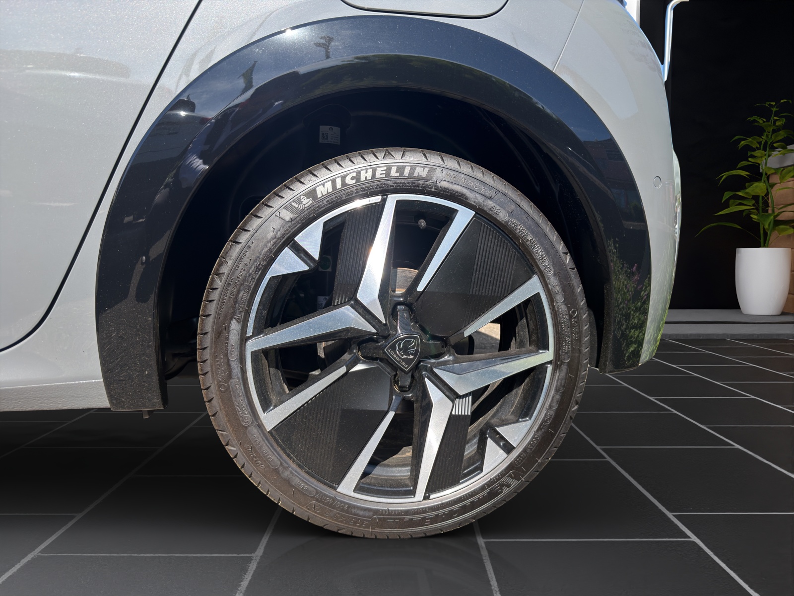 PEUGEOT 208 NEW 1.2 Hybrid 145 GT-image-13