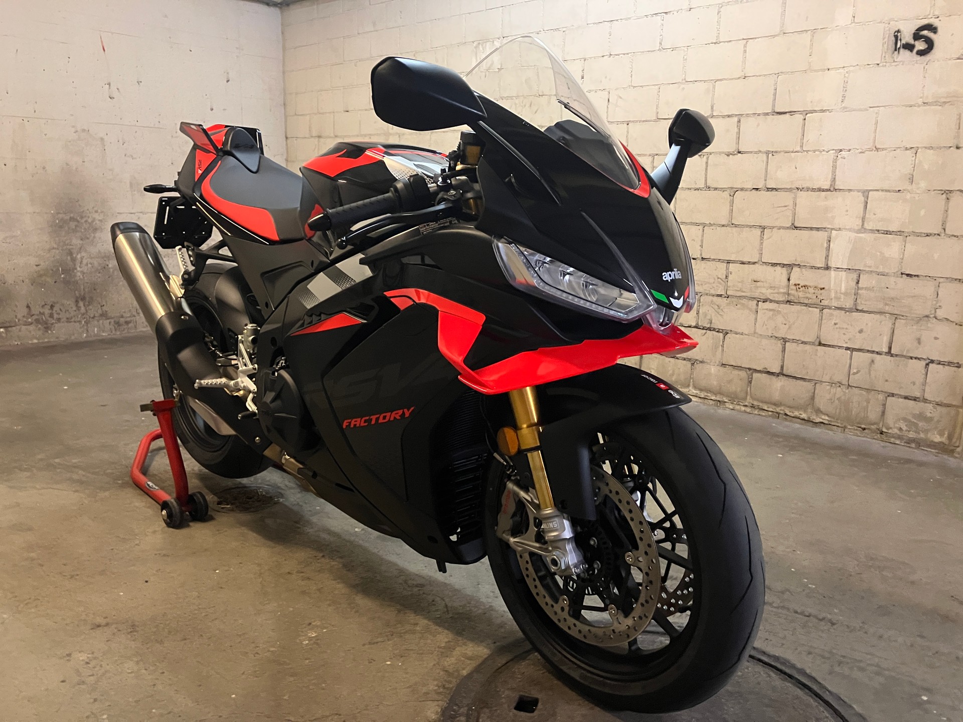 APRILIA RSV4 1100 E5+ Factory-image-9