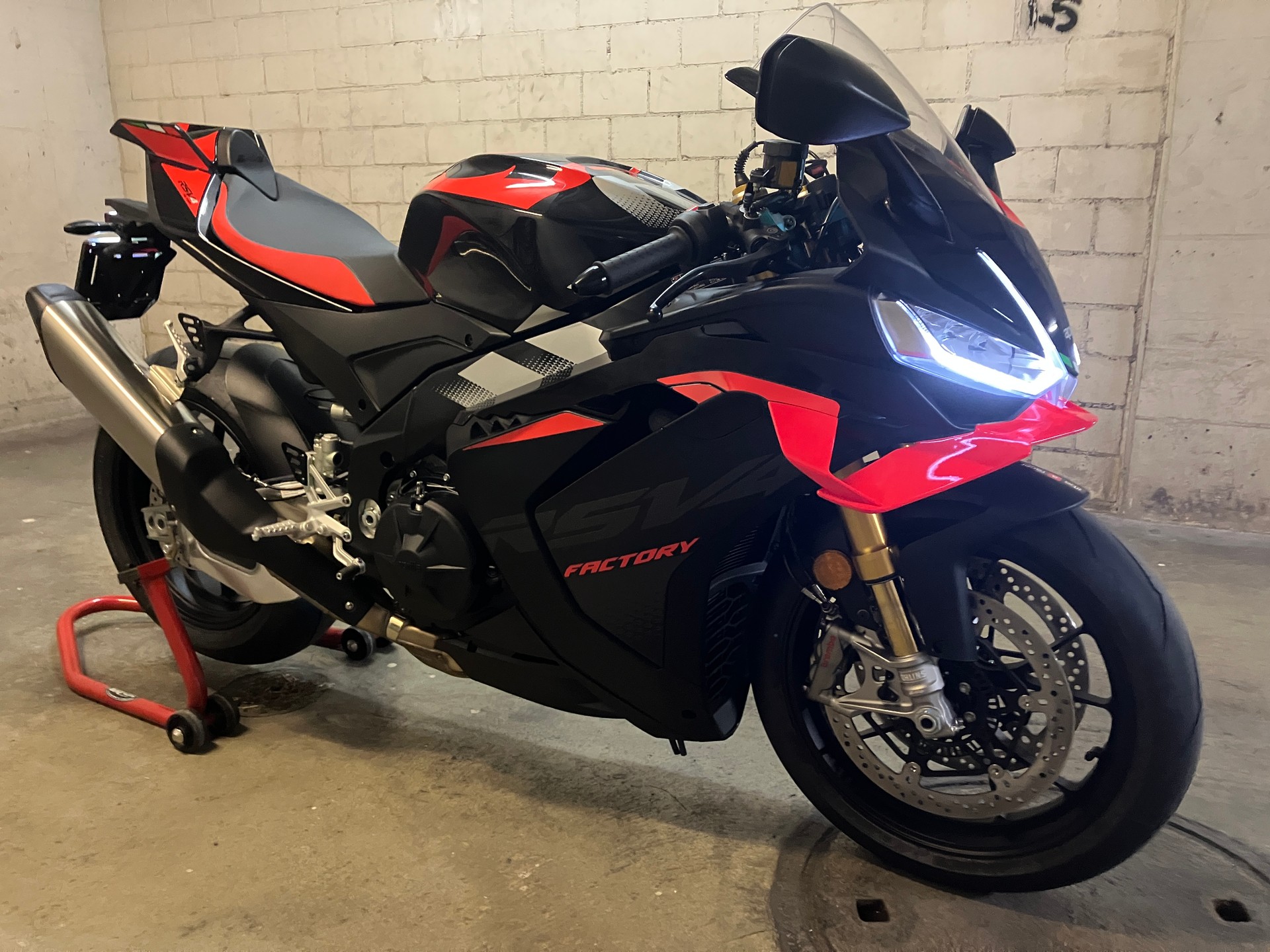 APRILIA RSV4 1100 E5+ Factory-image-1