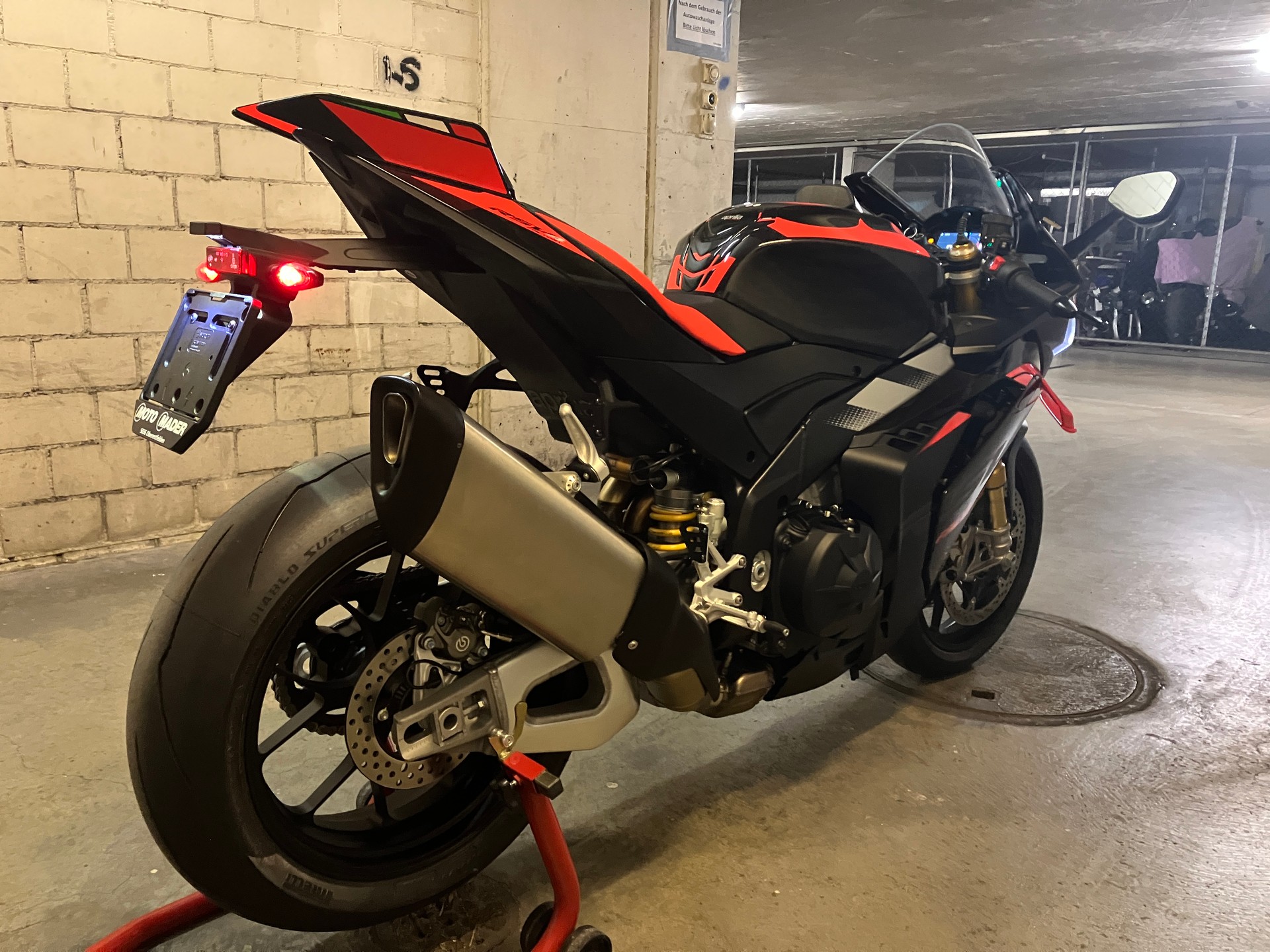 APRILIA RSV4 1100 E5+ Factory-image-13