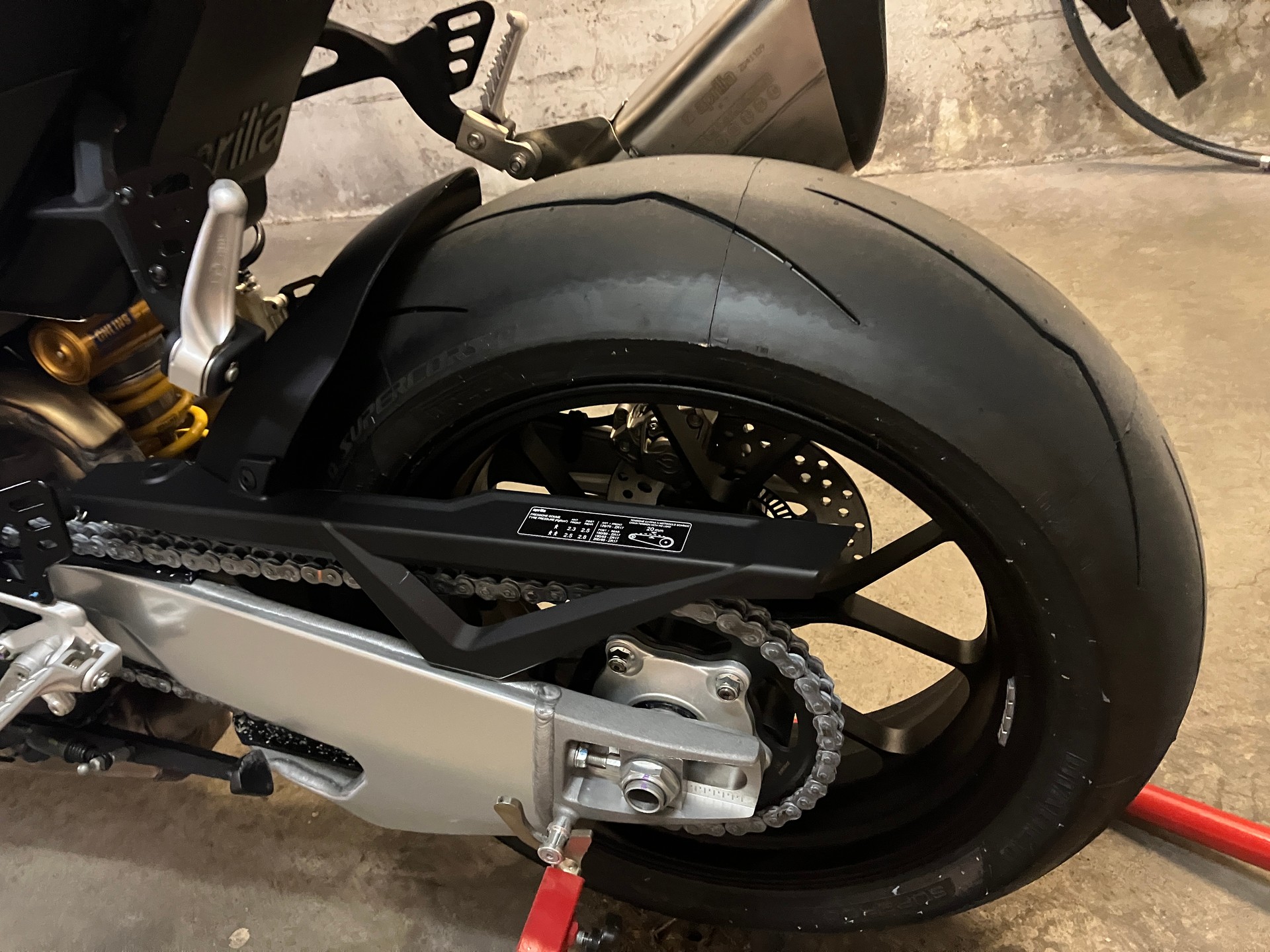 APRILIA RSV4 1100 E5+ Factory-image-11