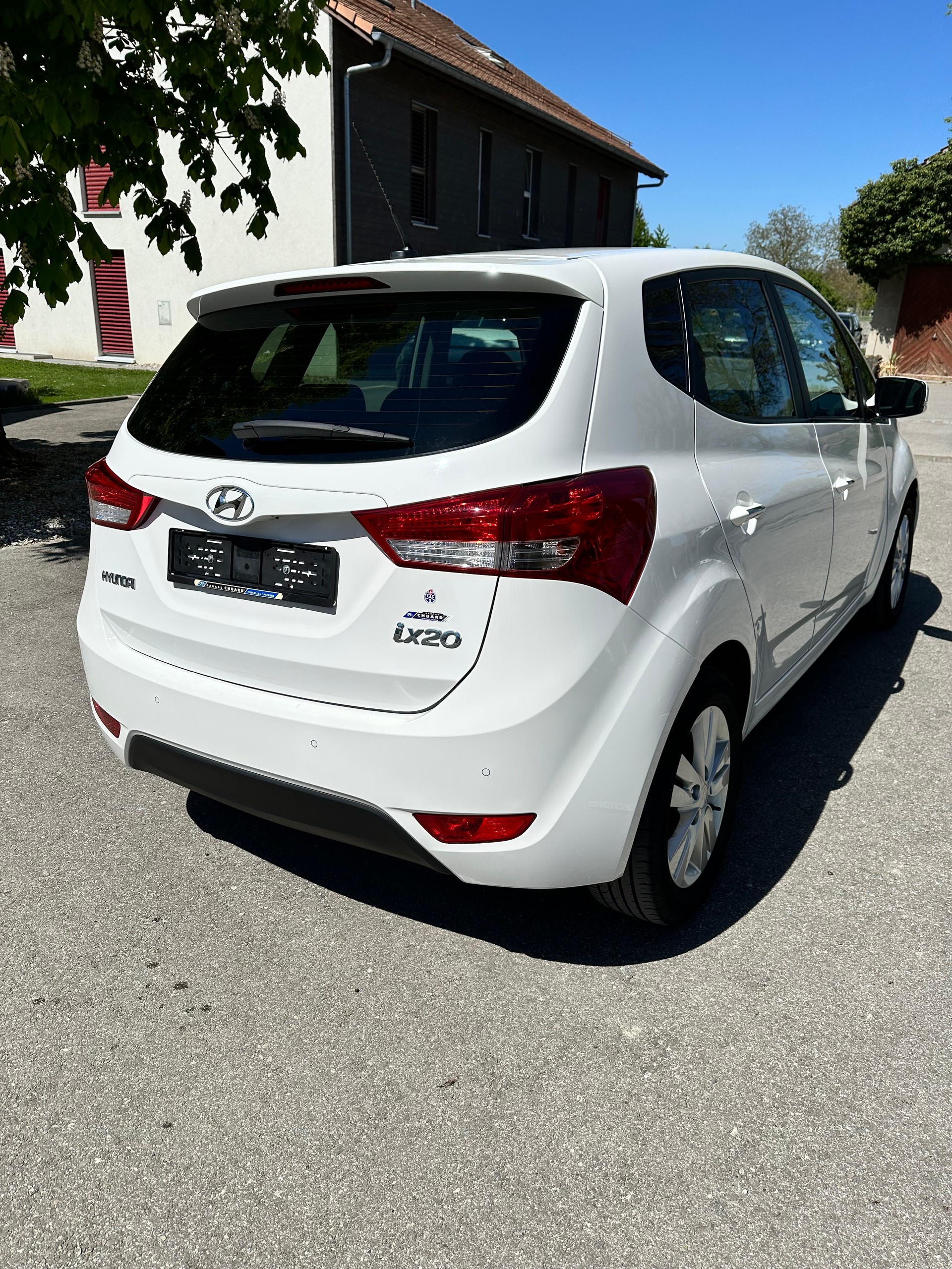 HYUNDAI 1.6 Style-image-1