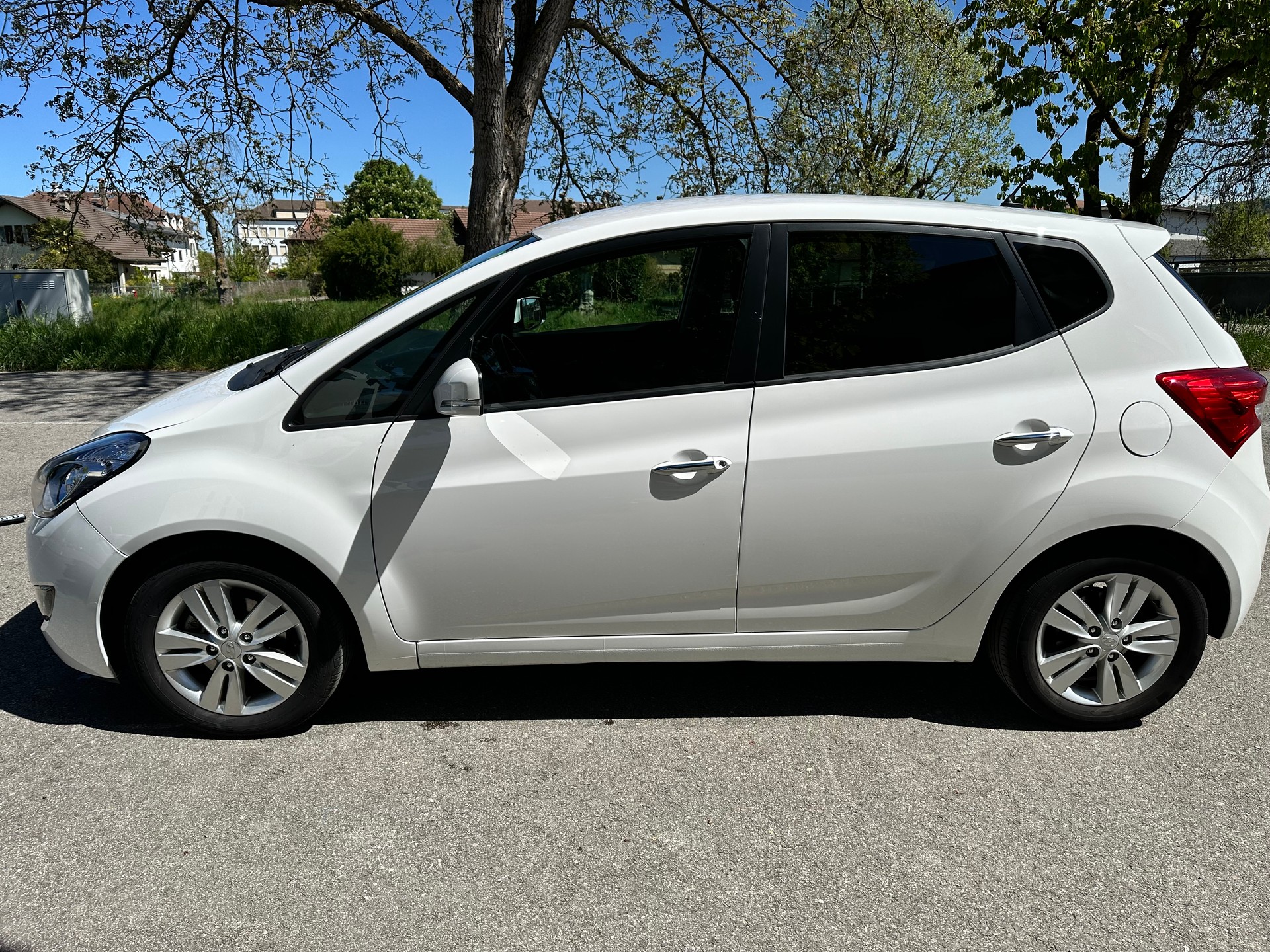 HYUNDAI 1.6 Style-image-7