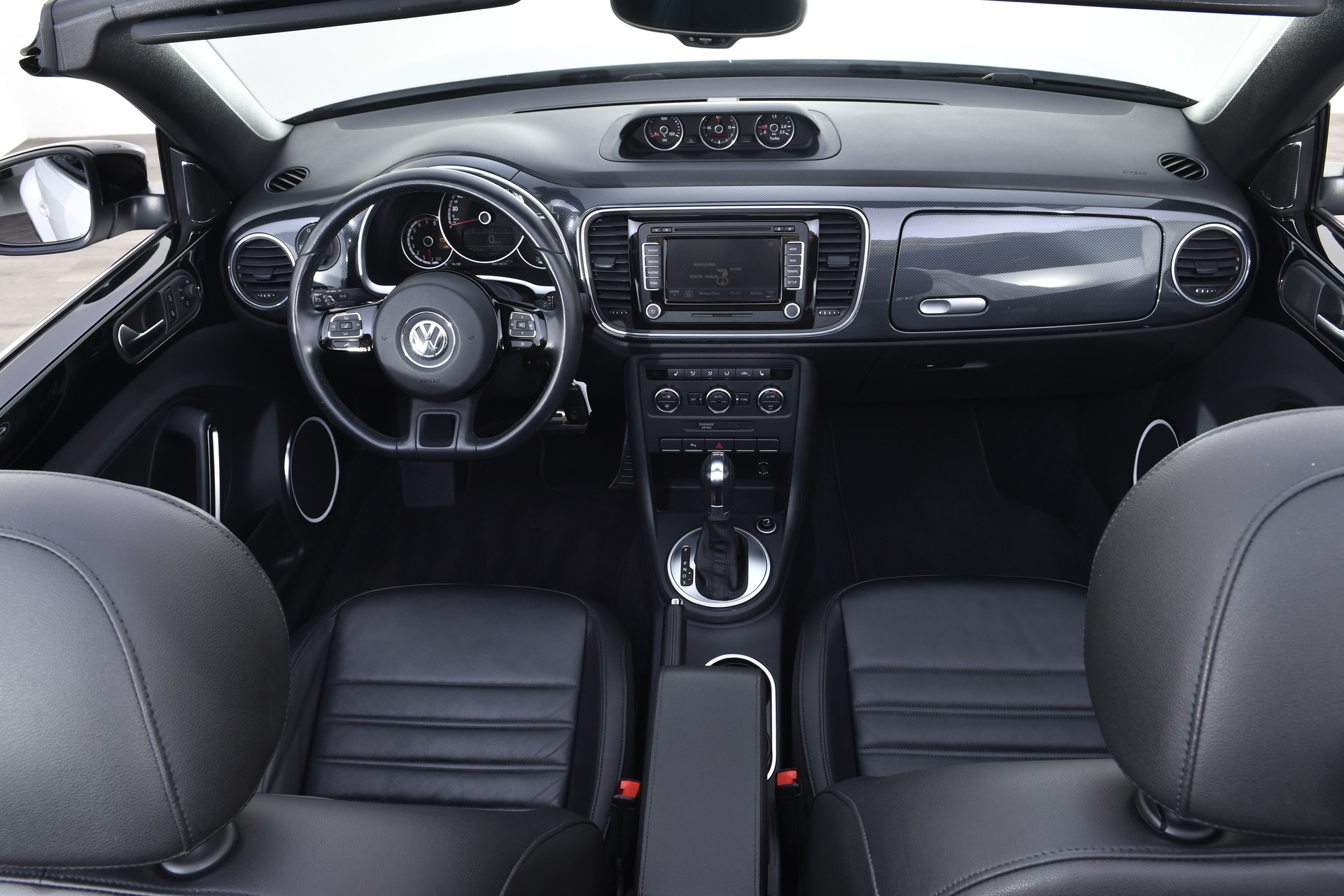 VW Beetle Cabrio 2.0 TSI Sport DSG-image-13
