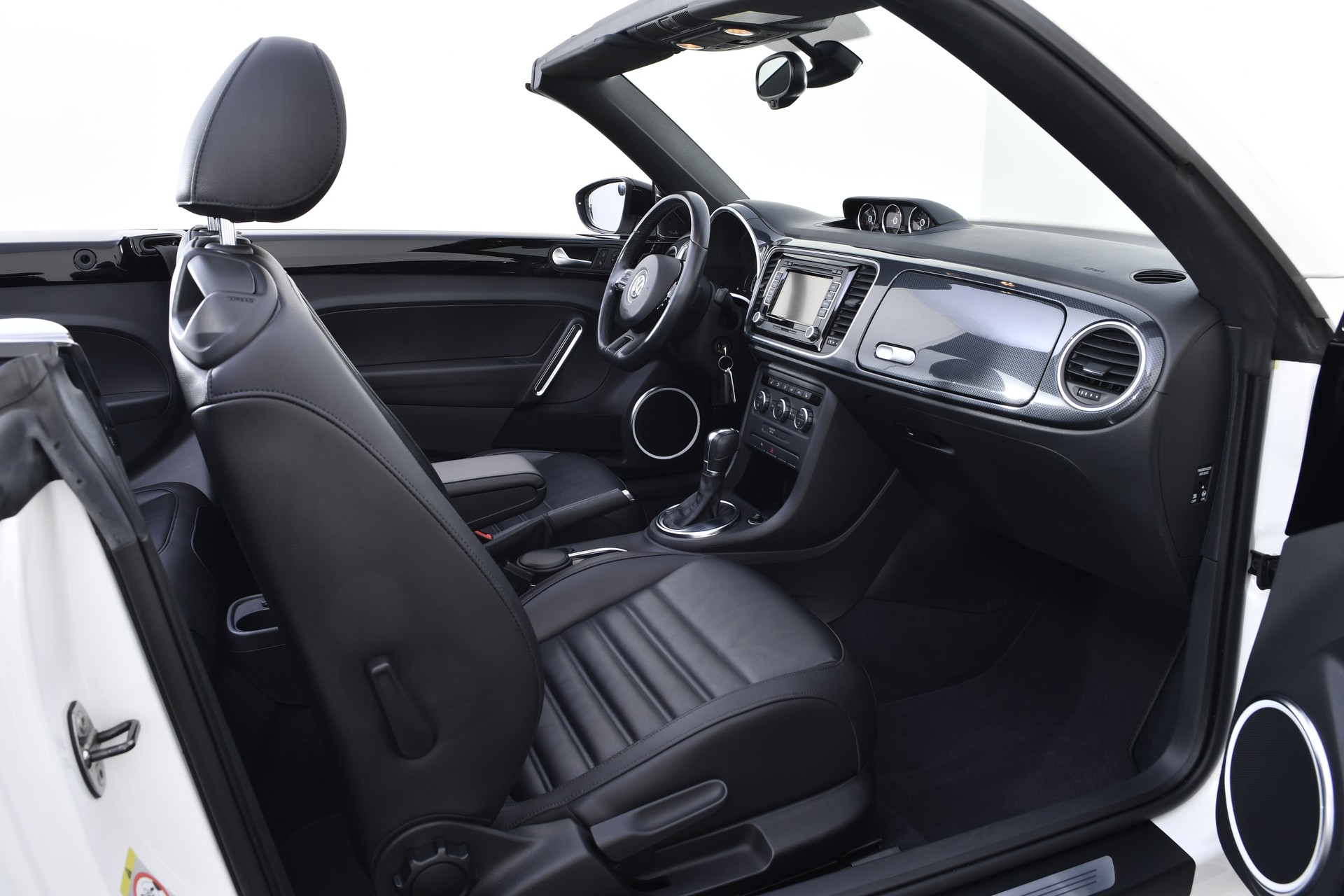 VW Beetle Cabrio 2.0 TSI Sport DSG-image-14