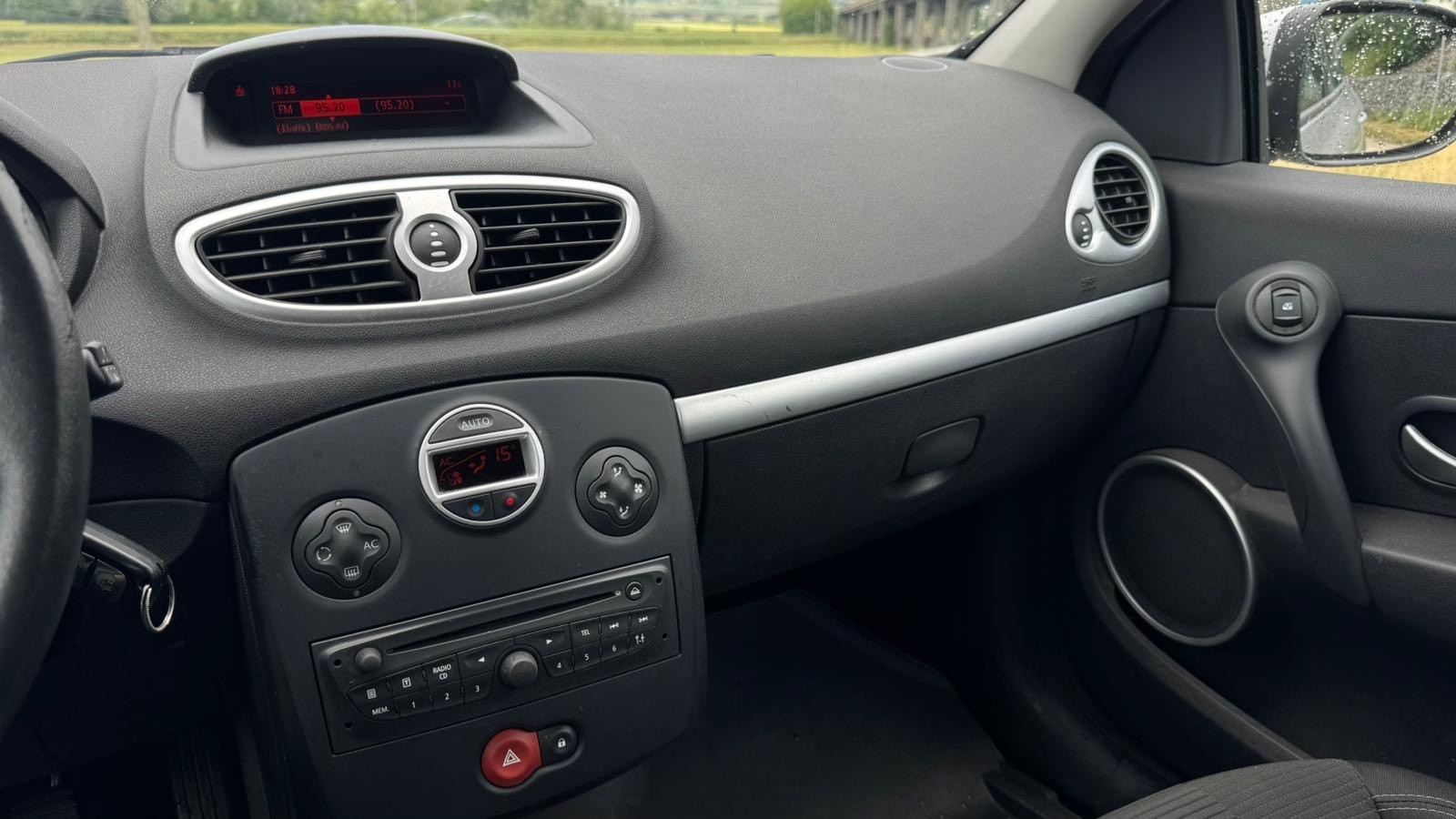 RENAULT Clio Grandtour 1.2 16V Turbo Dynamique-image-11