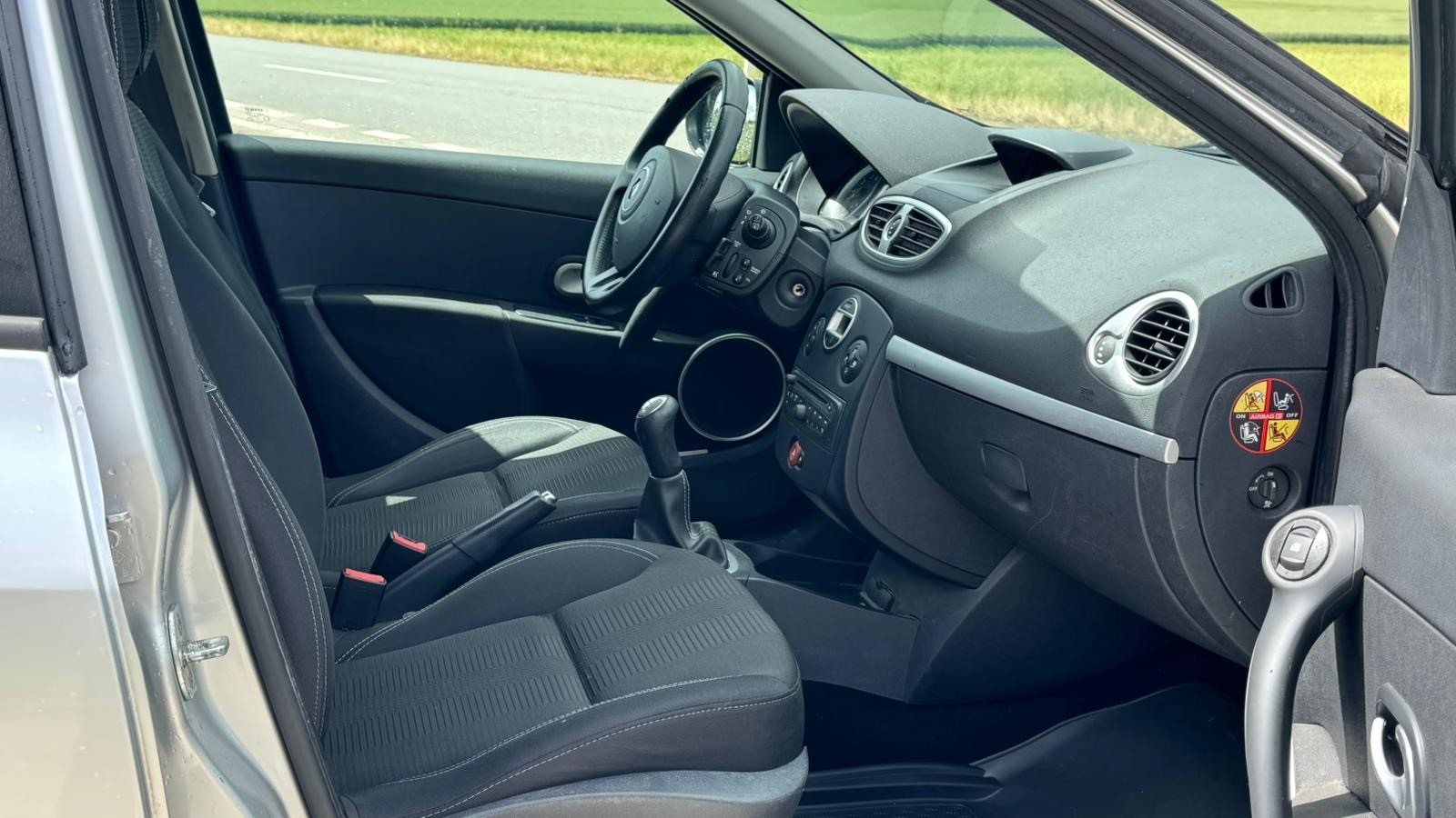 RENAULT Clio Grandtour 1.2 16V Turbo Dynamique-image-9