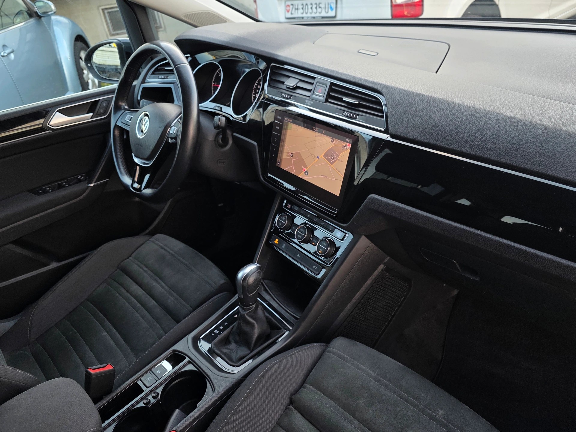 VW Touran 2.0 TDI BlueMotion Technology Highline DSG-image-17