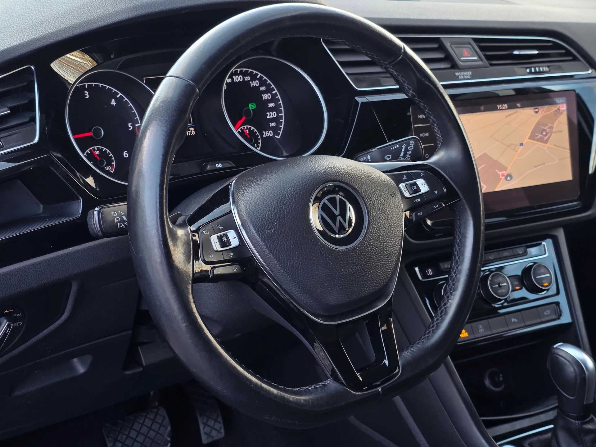 VW Touran 2.0 TDI BlueMotion Technology Highline DSG-image-9