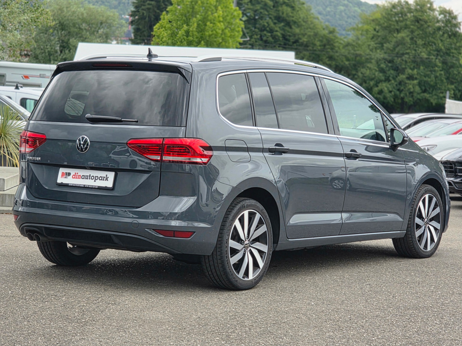 VW Touran 2.0 TDI BlueMotion Technology Highline DSG-image-5