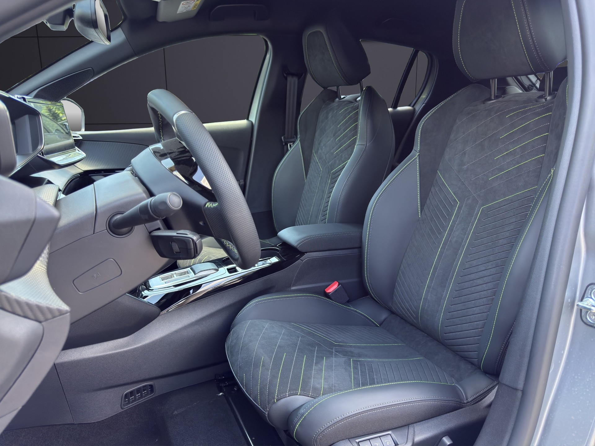 PEUGEOT 208 1.2 MHEV GT-image-5