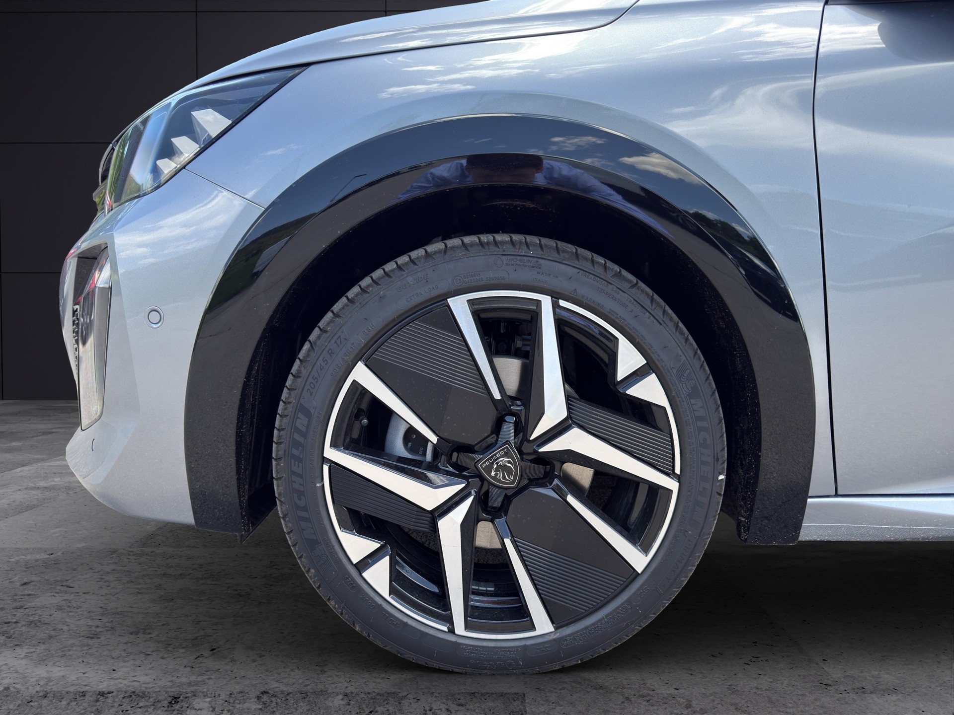 PEUGEOT 208 1.2 MHEV GT-image-4