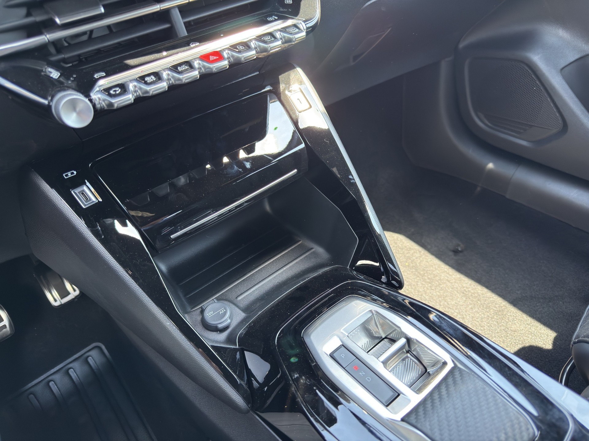 PEUGEOT 208 1.2 MHEV GT-image-10
