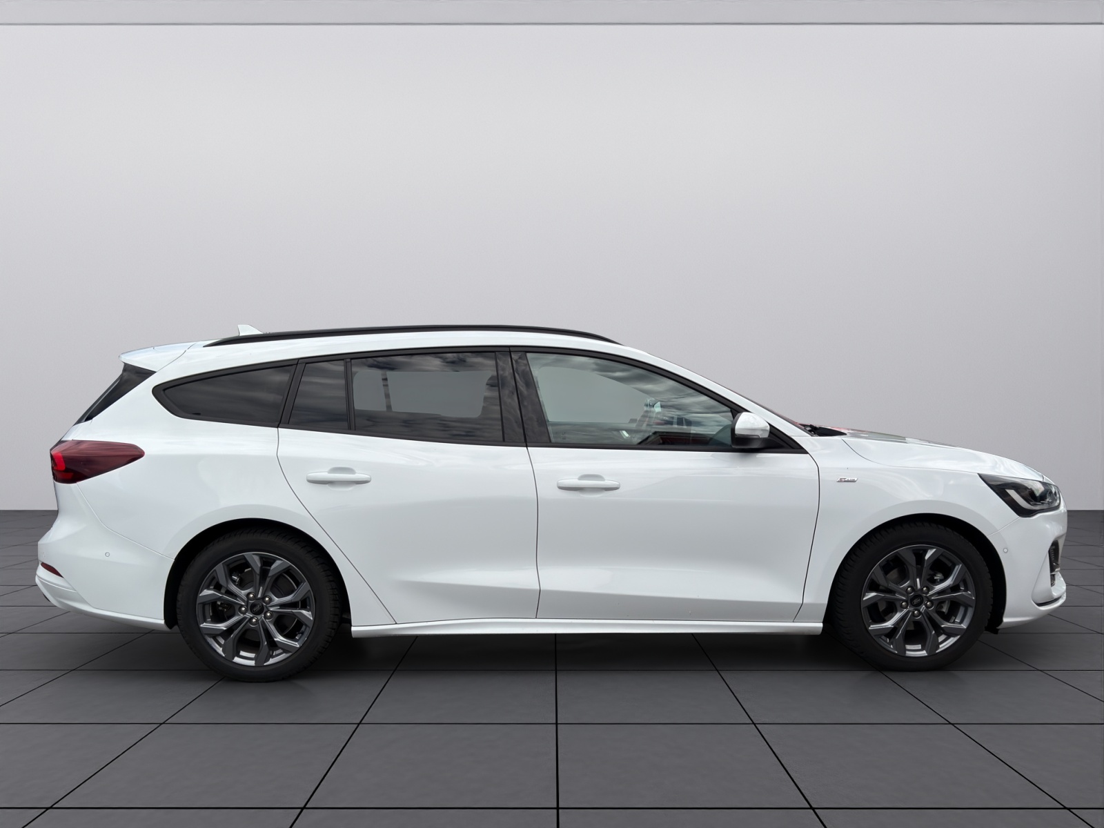 FORD Focus 1.0i EcoB Hybrid 155 ST-Line X-showroom-element-3