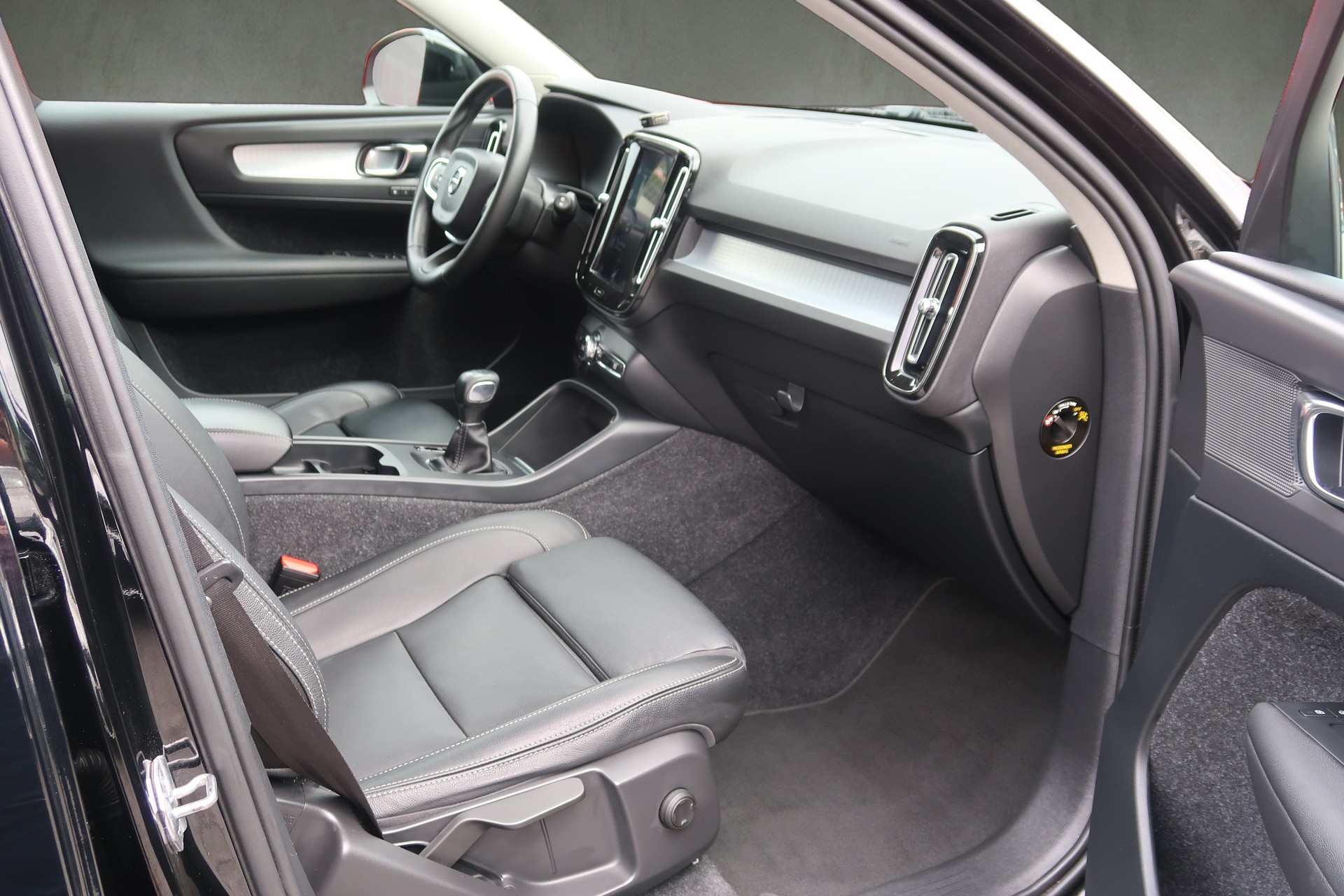 VOLVO XC40 D3 AWD Momentum-image-12