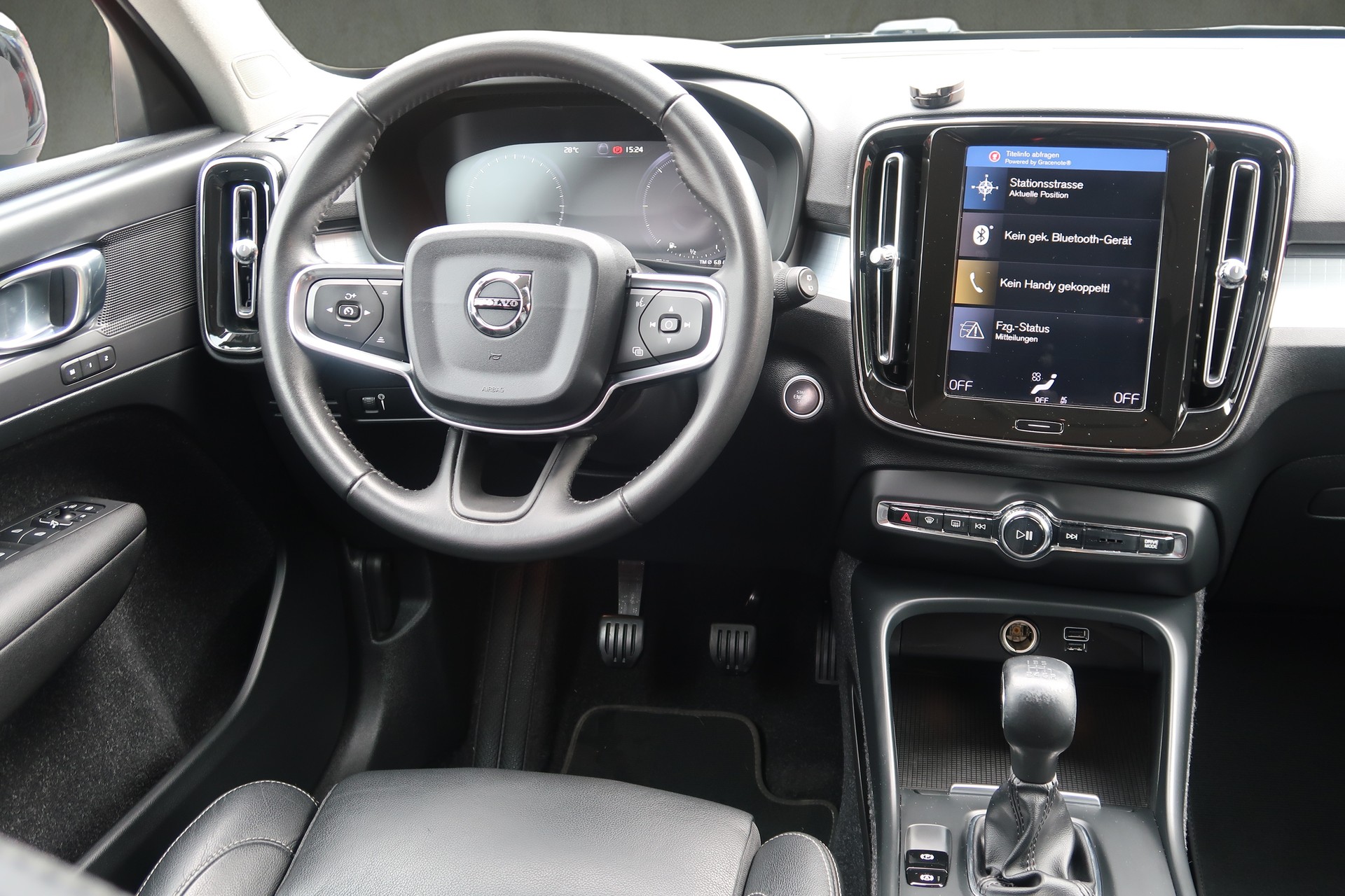 VOLVO XC40 D3 AWD Momentum-image-7
