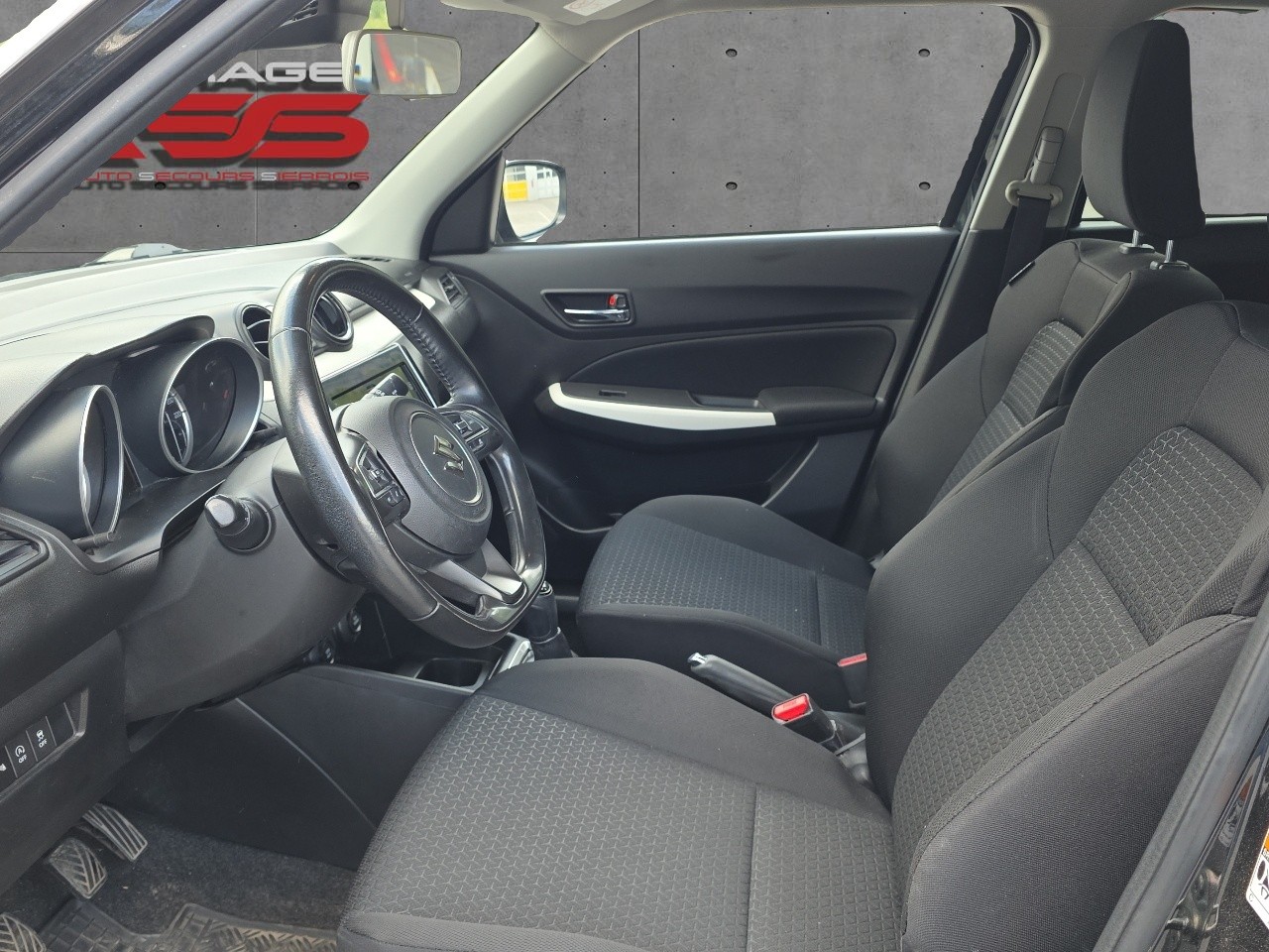SUZUKI Swift 1.2 Compact Top 4x4 Hybrid-image-9
