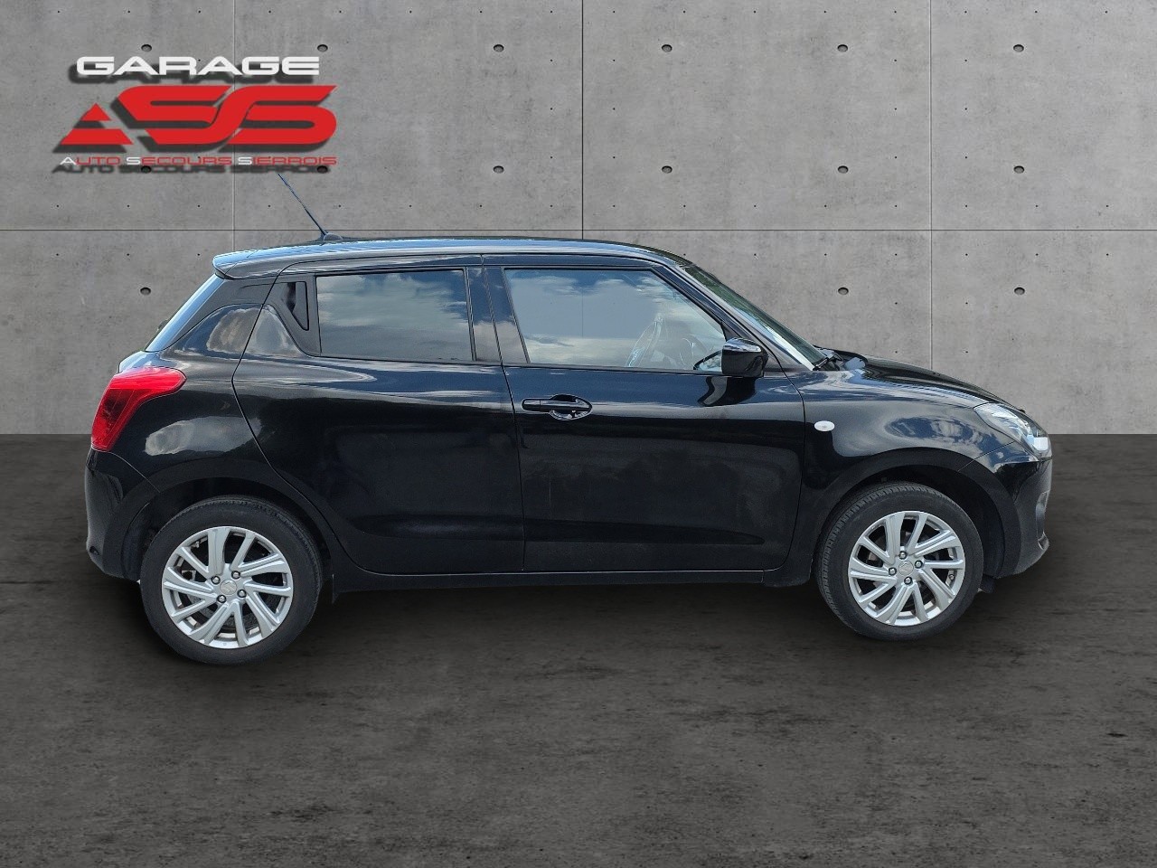 SUZUKI Swift 1.2 Compact Top 4x4 Hybrid-image-5