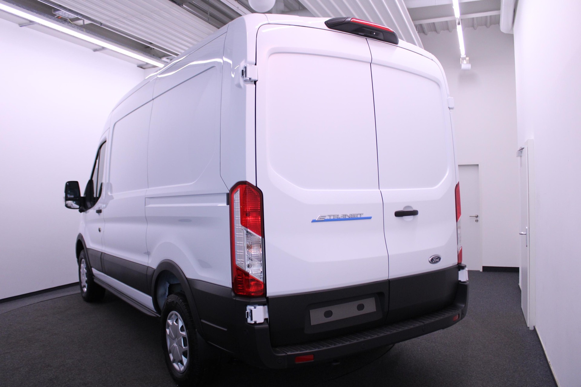 FORD E-Transit Van 350 L2H2 67kWh Trend-showroom-element-2