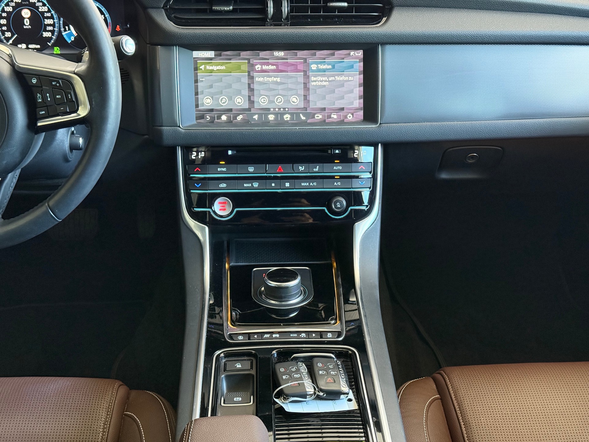 JAGUAR XF 30t R-Sport AWD-image-9