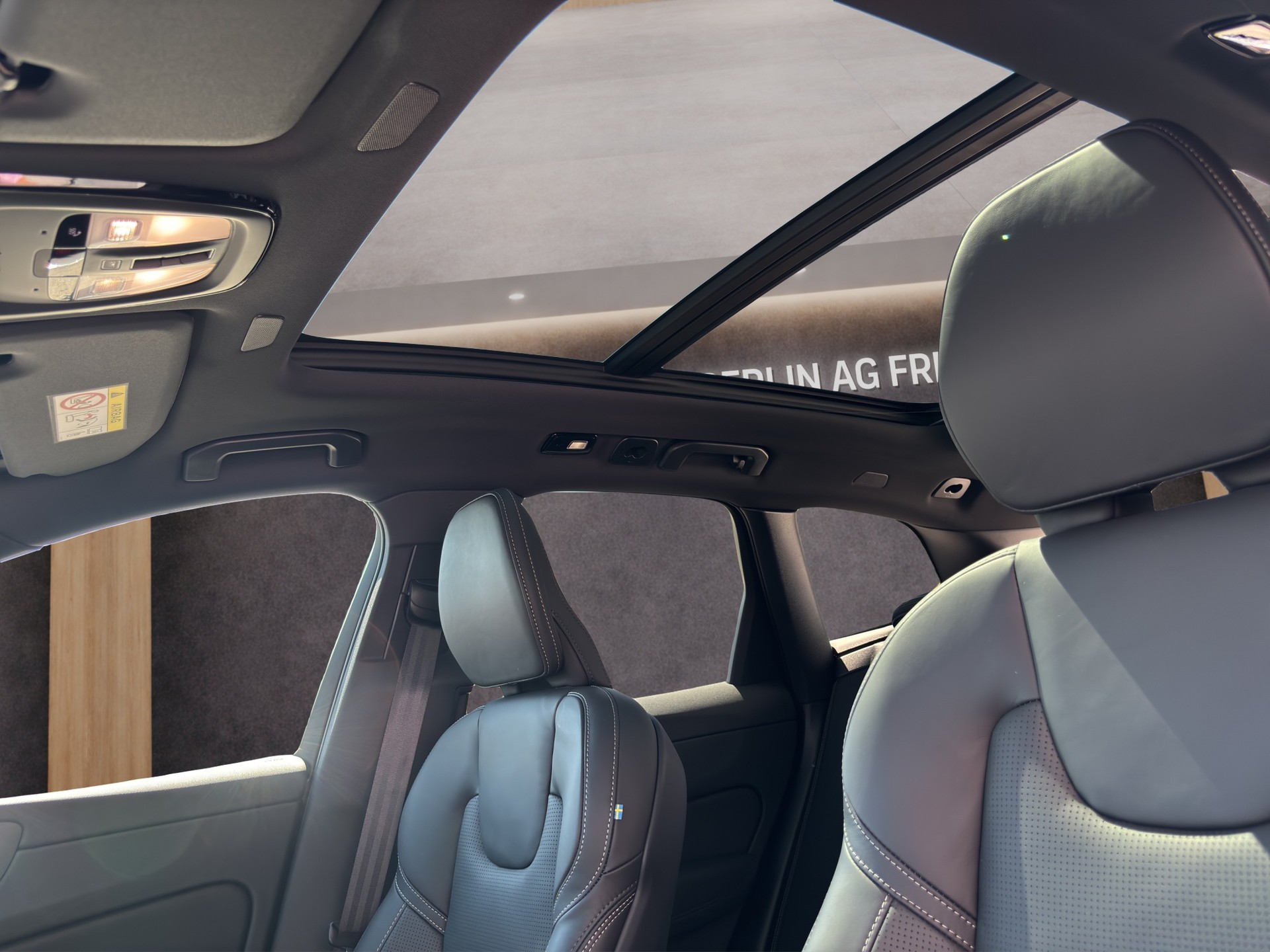 VOLVO XC60 T8 AWD Hybride rechargeable-image-9