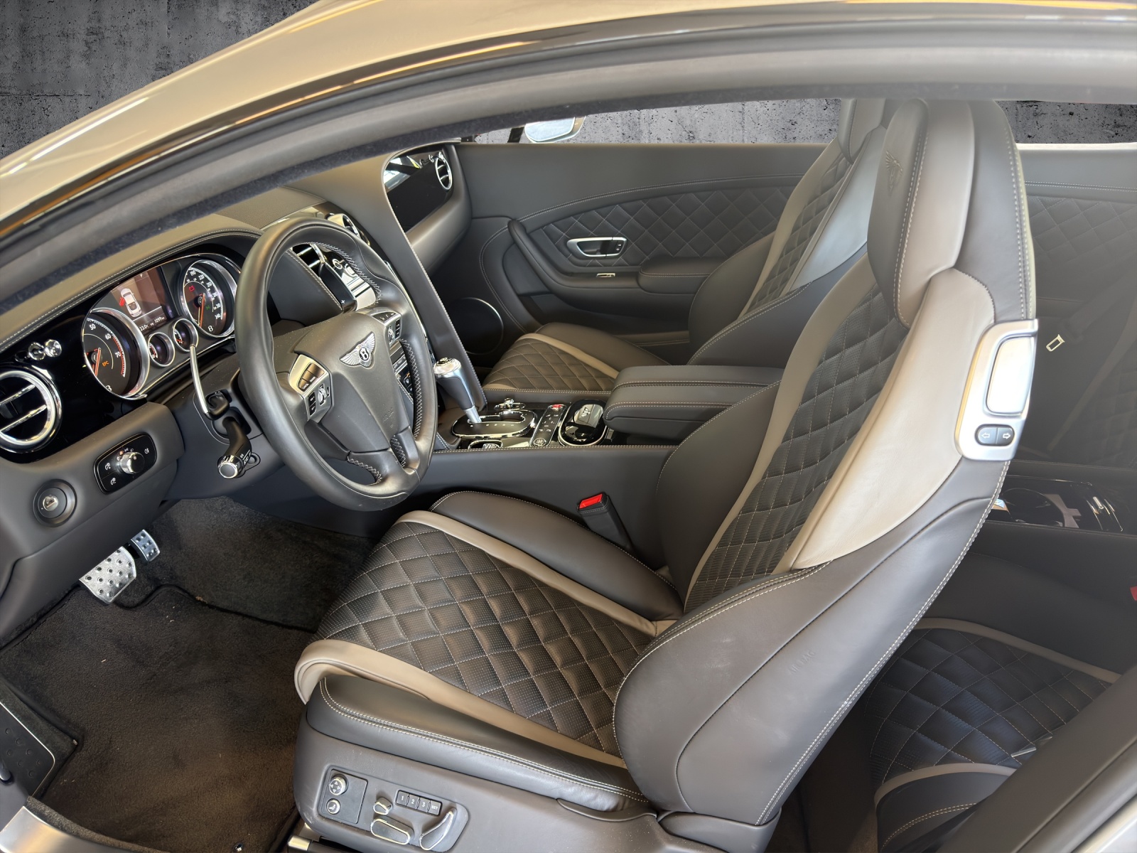 BENTLEY Continental GT 4.0 V8 S-showroom-element-2