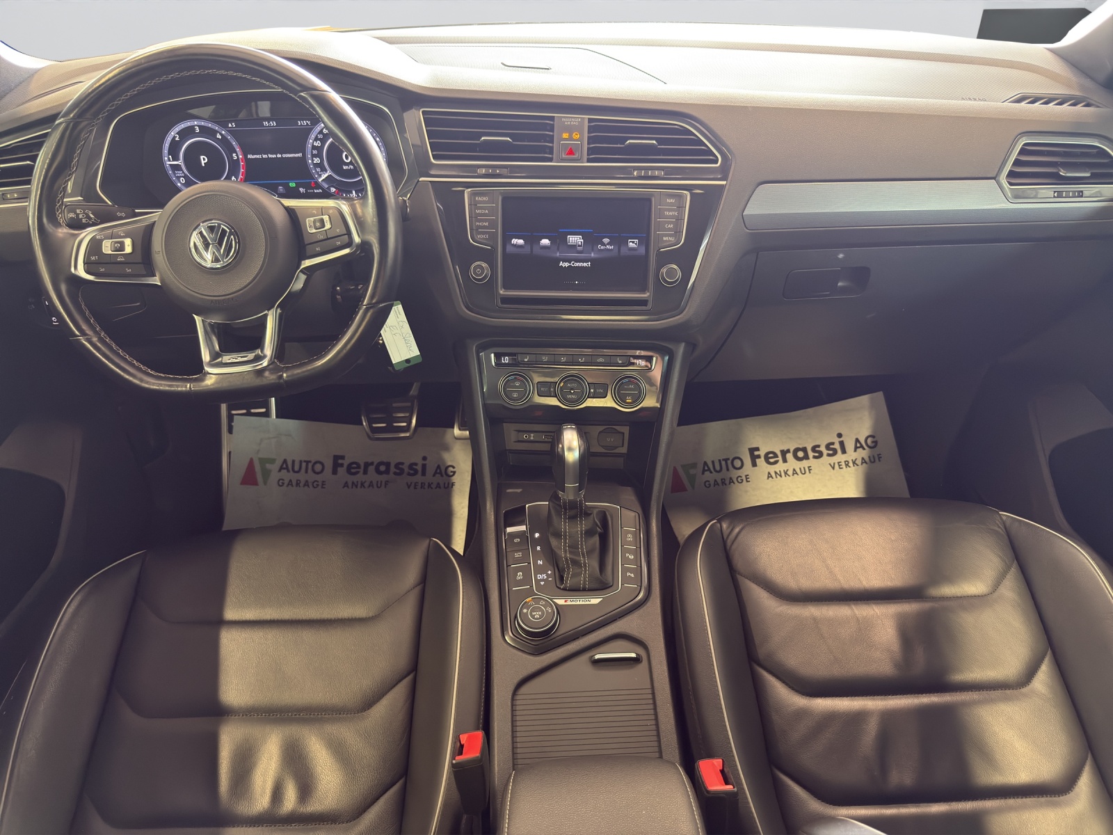 VW Tiguan 2.0 TDI SCR R-Line 4Motion DSG-image-11