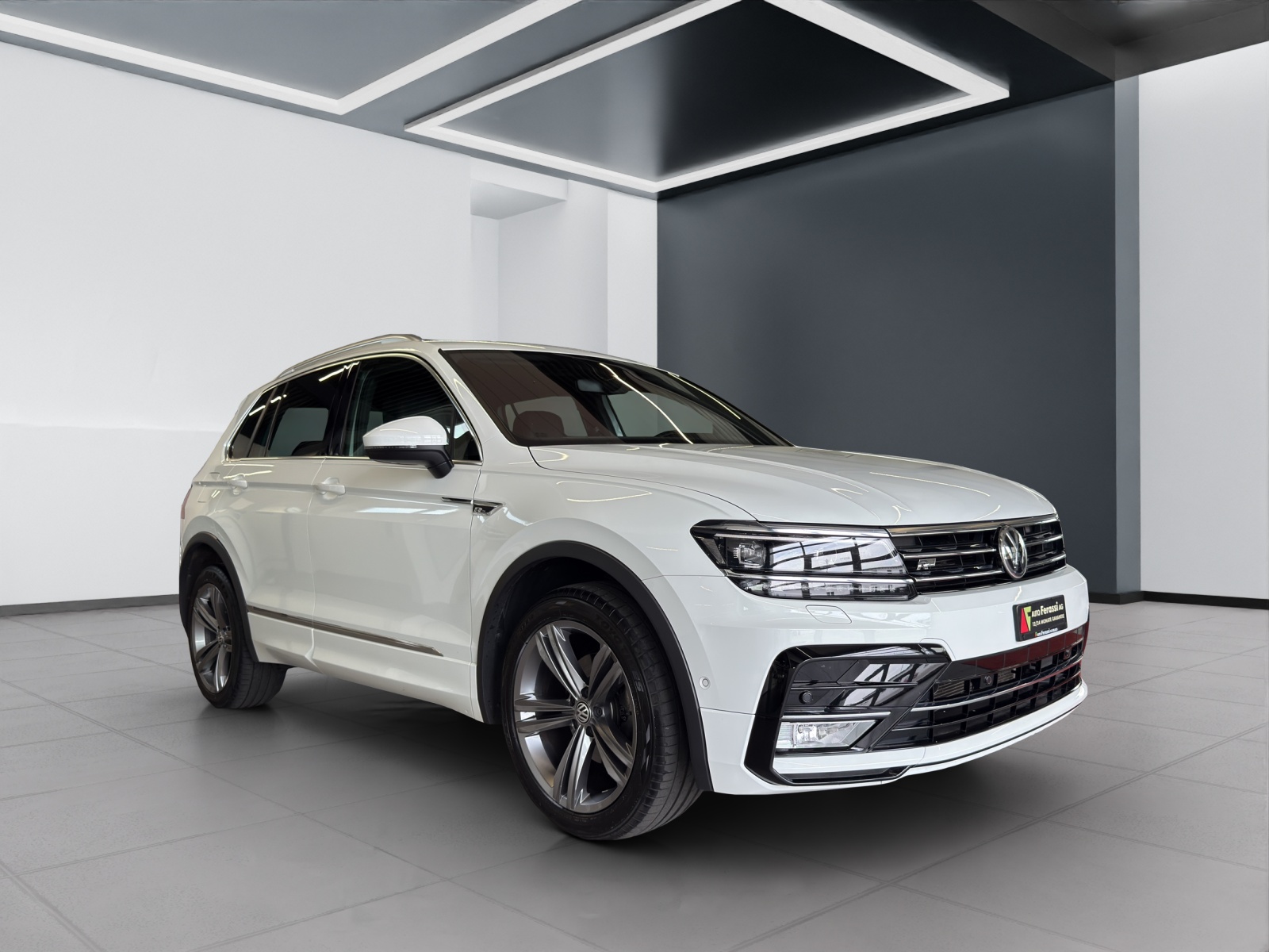 VW Tiguan 2.0 TDI SCR R-Line 4Motion DSG-image-6