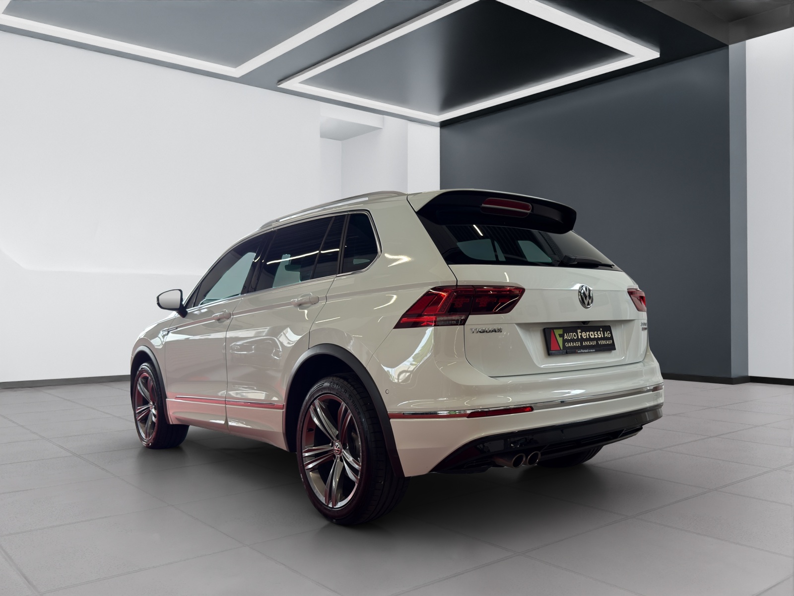 VW Tiguan 2.0 TDI SCR R-Line 4Motion DSG-showroom-element-3
