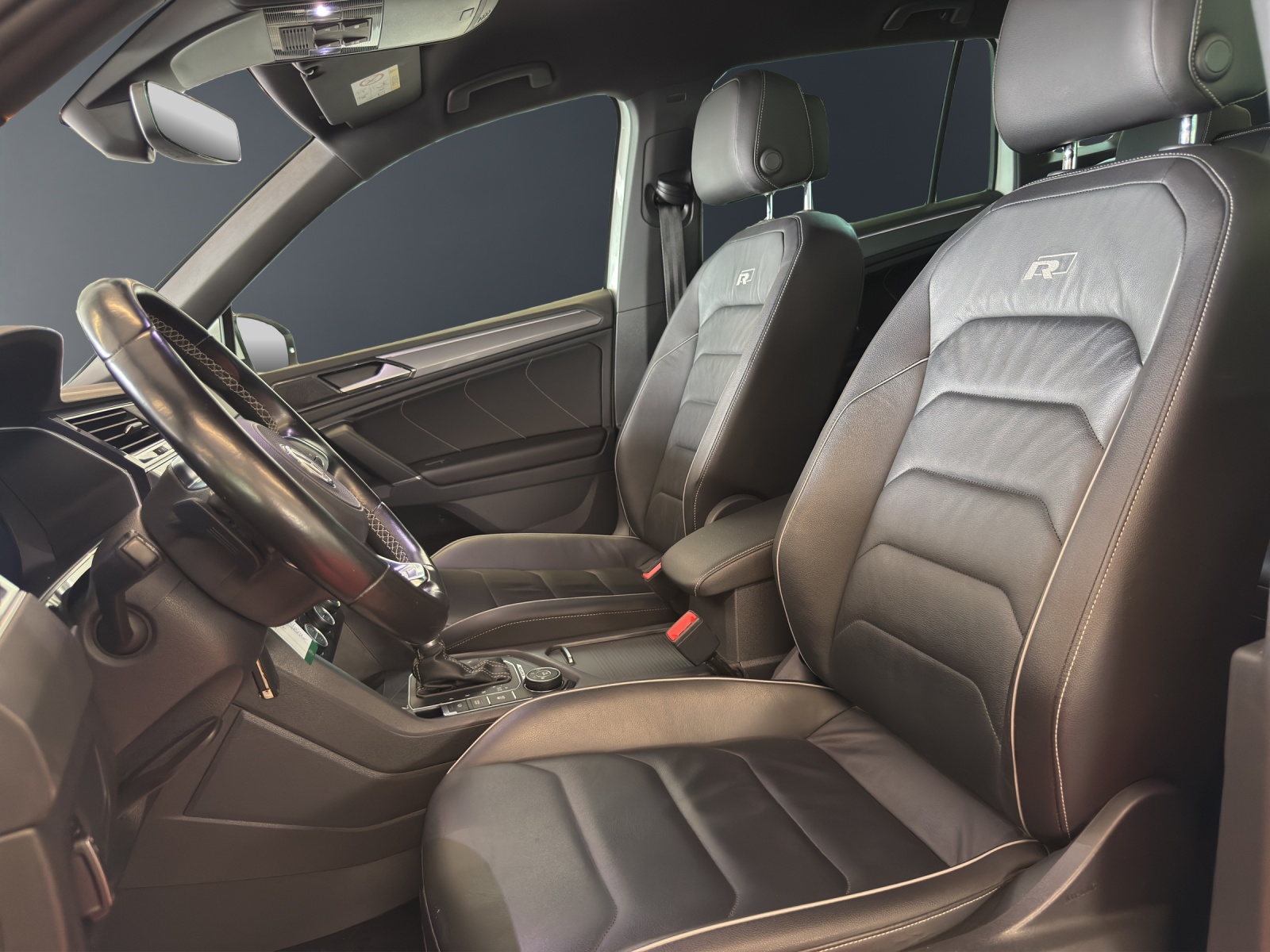 VW Tiguan 2.0 TDI SCR R-Line 4Motion DSG-image-17