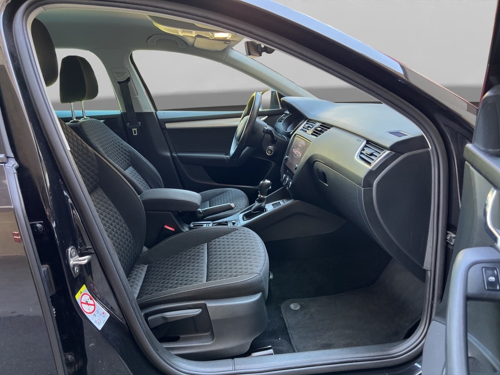 SKODA Octavia Combi 1.4 TSI Style DSG-image-9