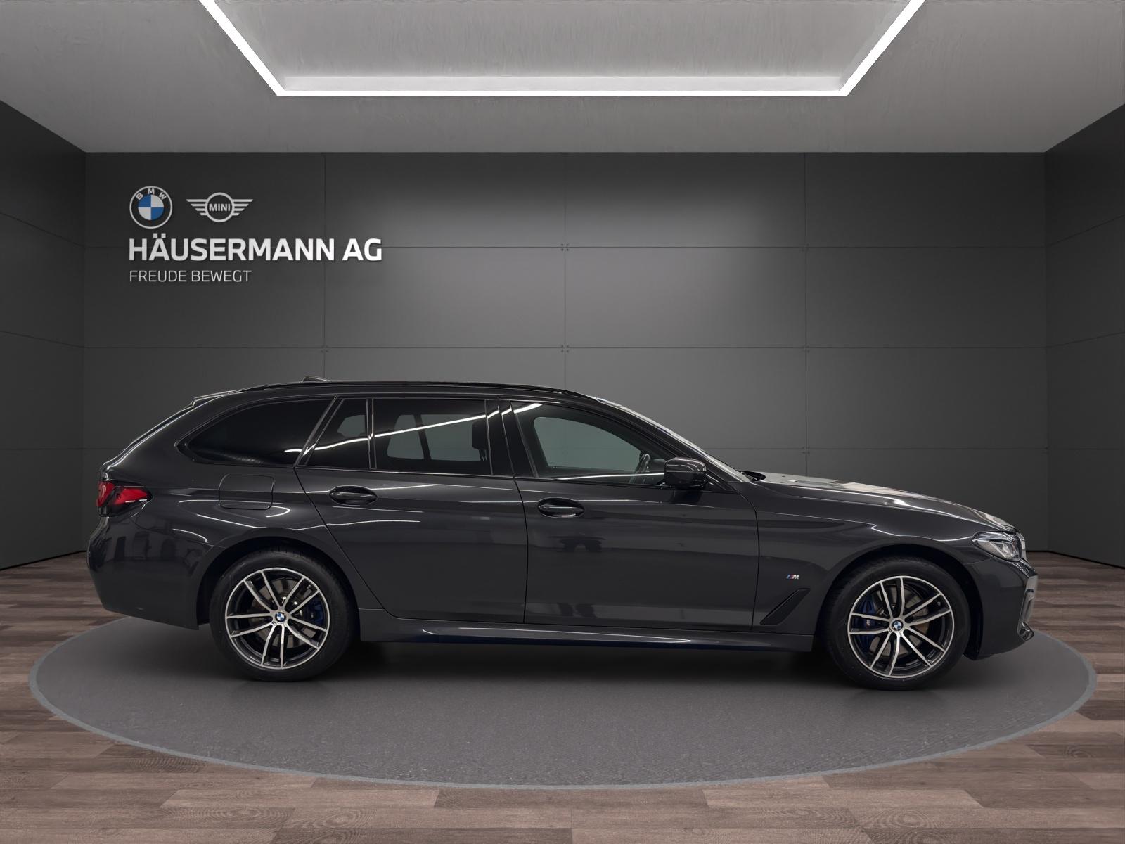 BMW 530e xDrive Touring M SPORT-showroom-element-3