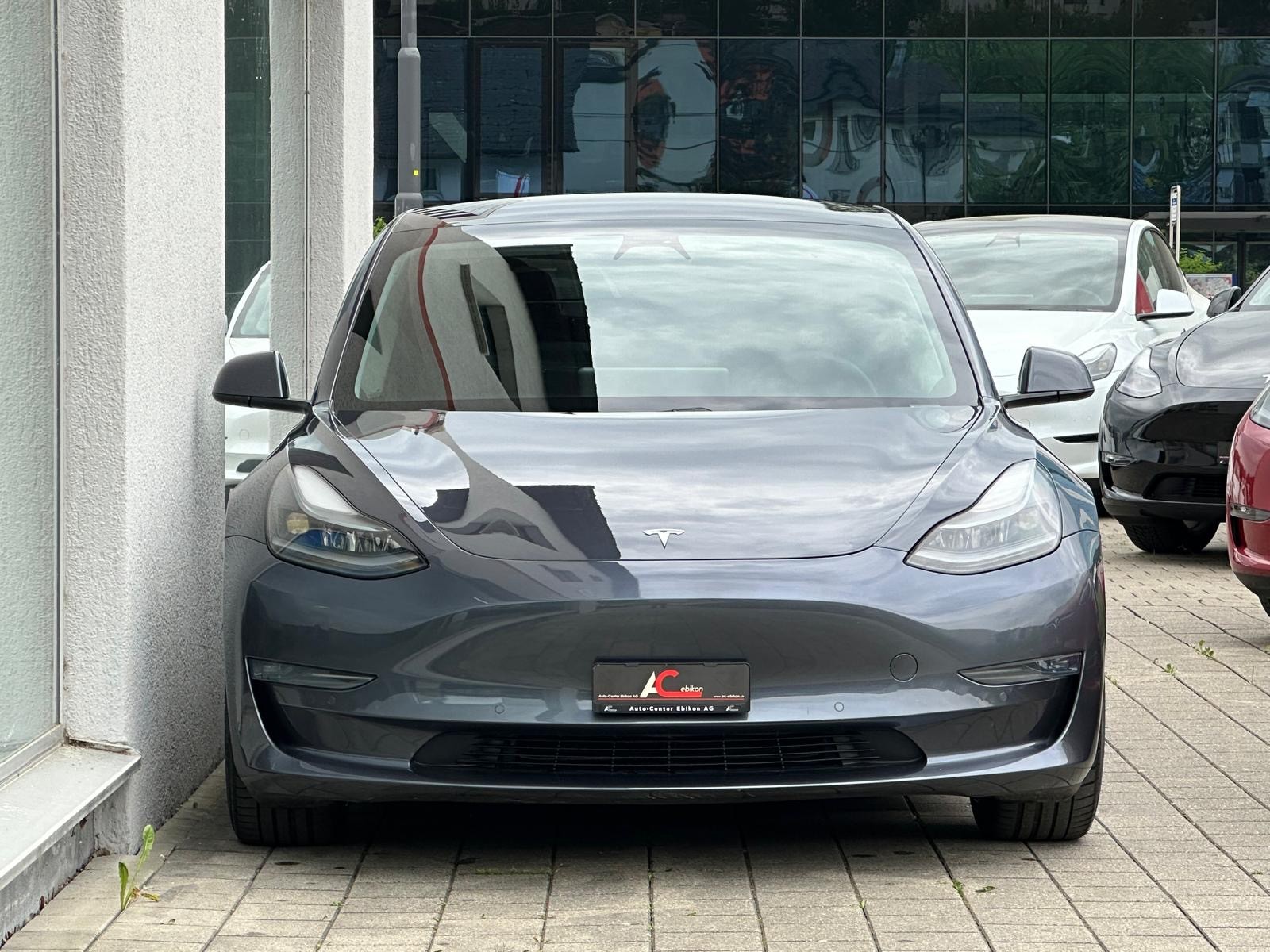 TESLA Model 3 Performance Dual Motor AWD-showroom-element-2