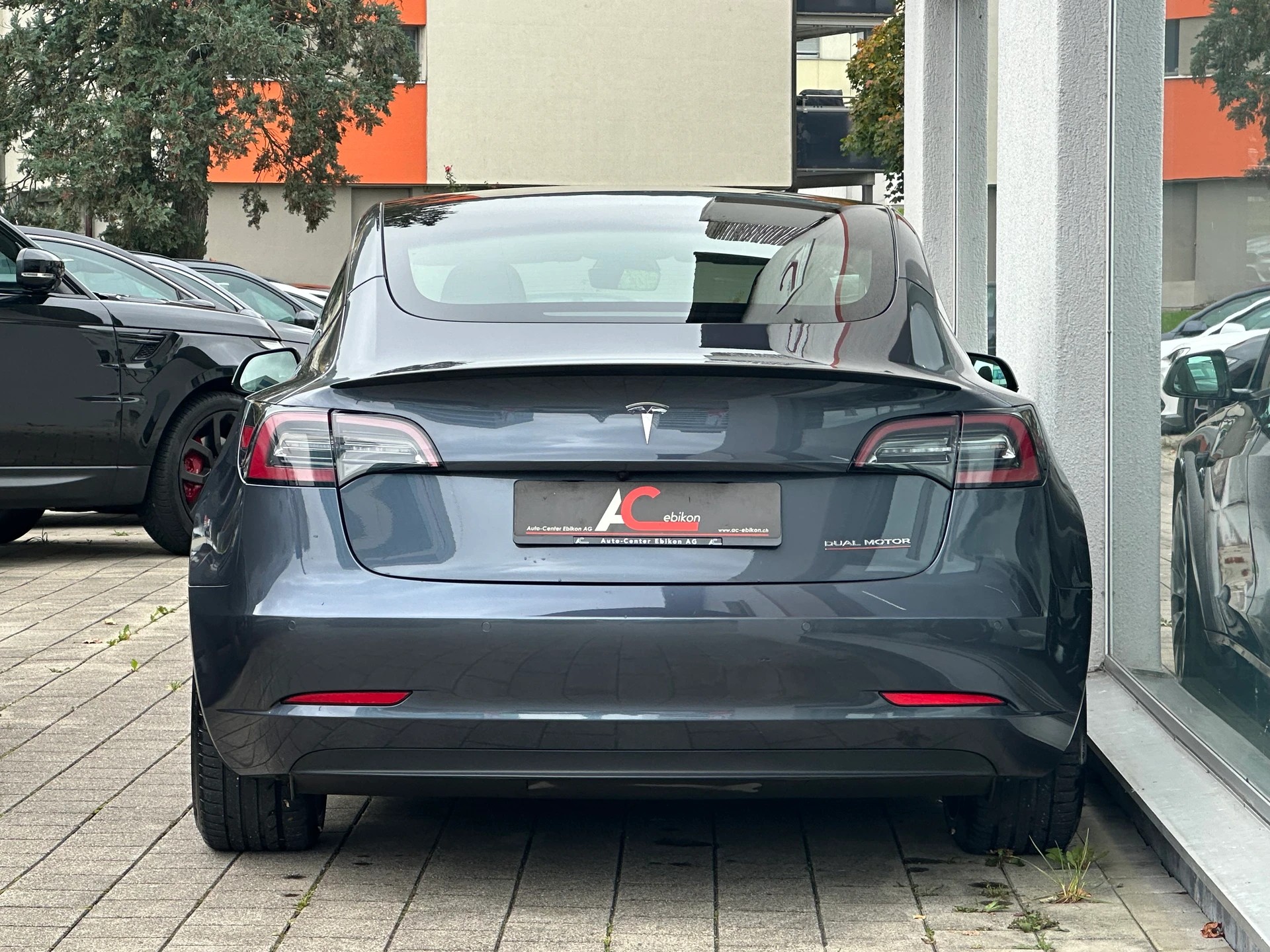 TESLA Model 3 Performance Dual Motor AWD-showroom-element-3