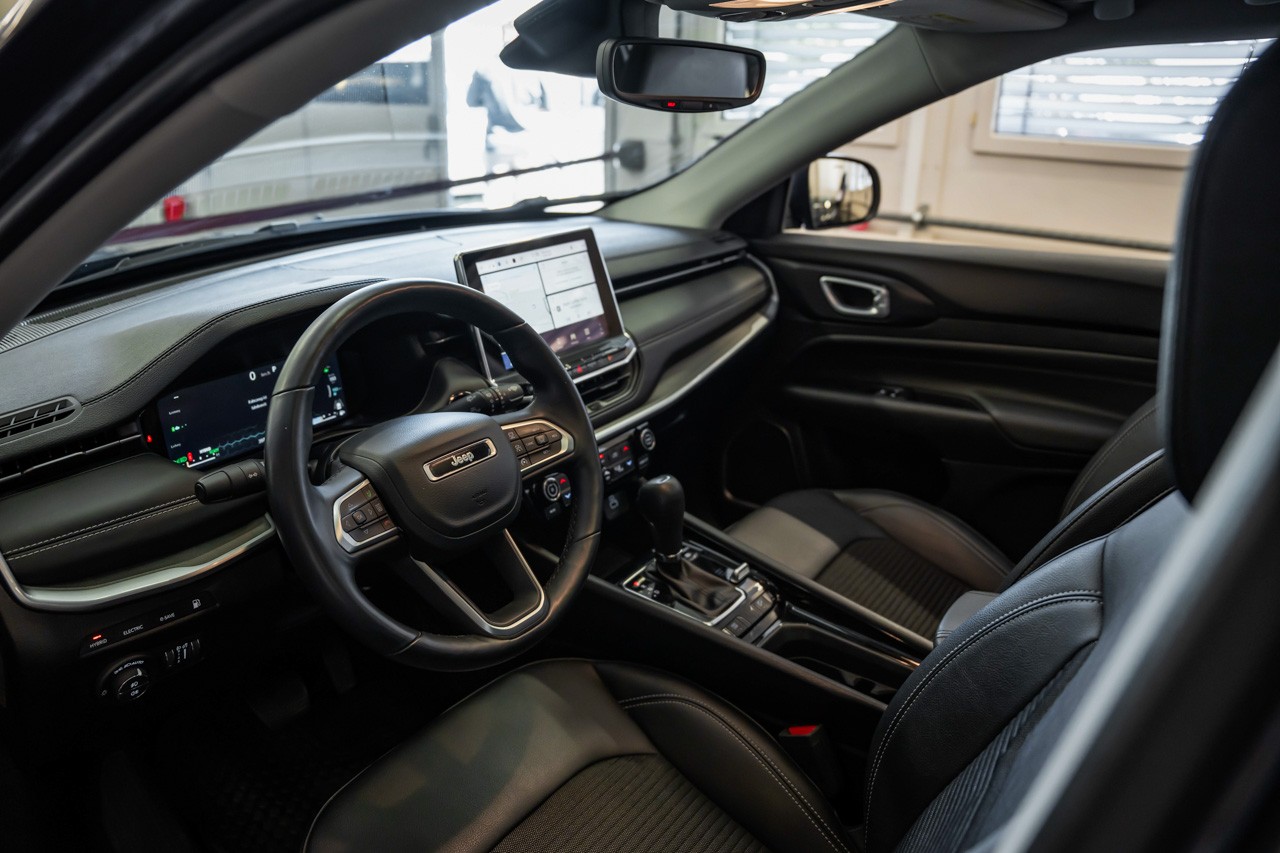 JEEP Compass 1.3 T PHEV Swiss Limited AWD-image-11
