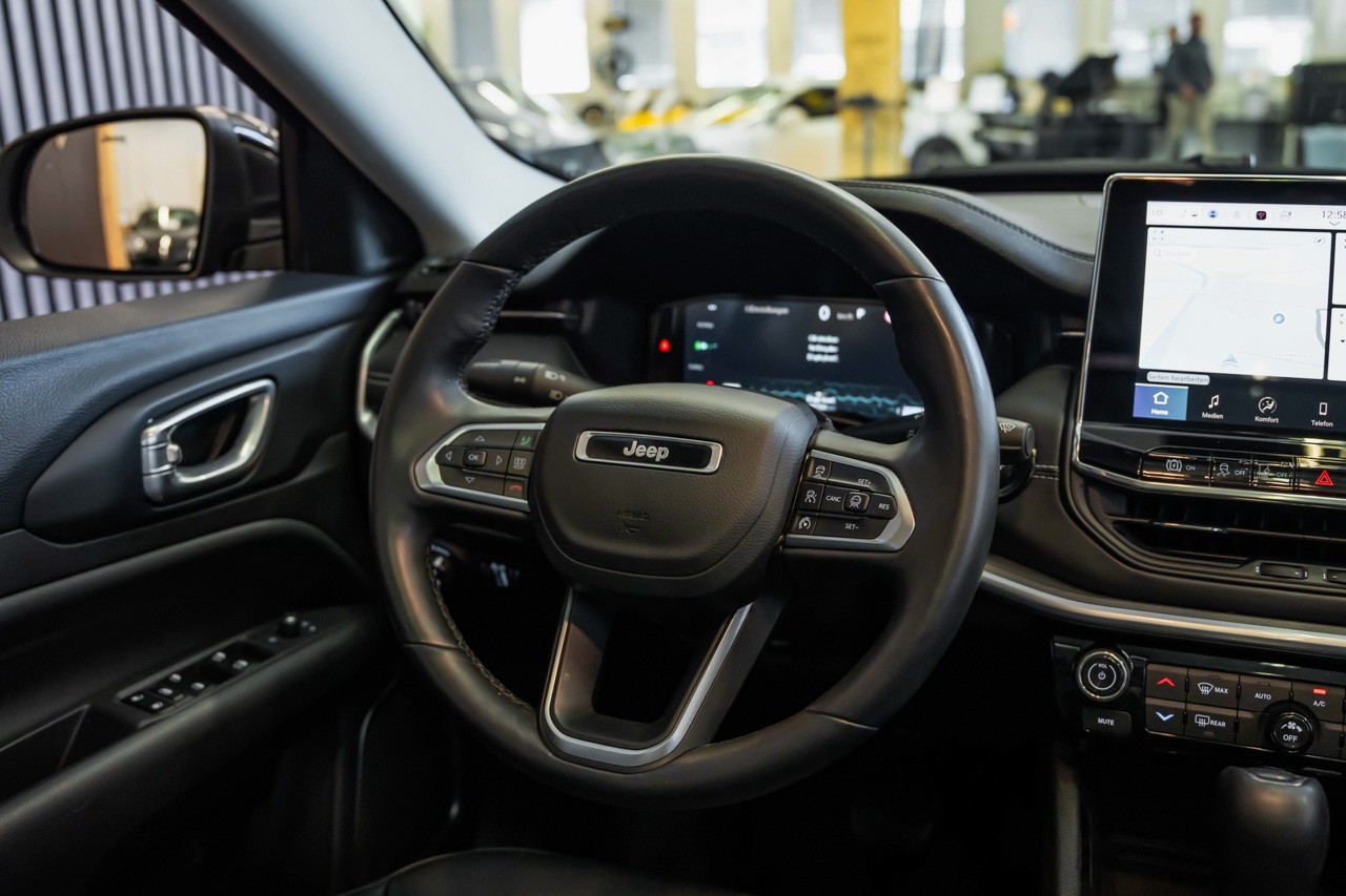JEEP Compass 1.3 T PHEV Swiss Limited AWD-image-29