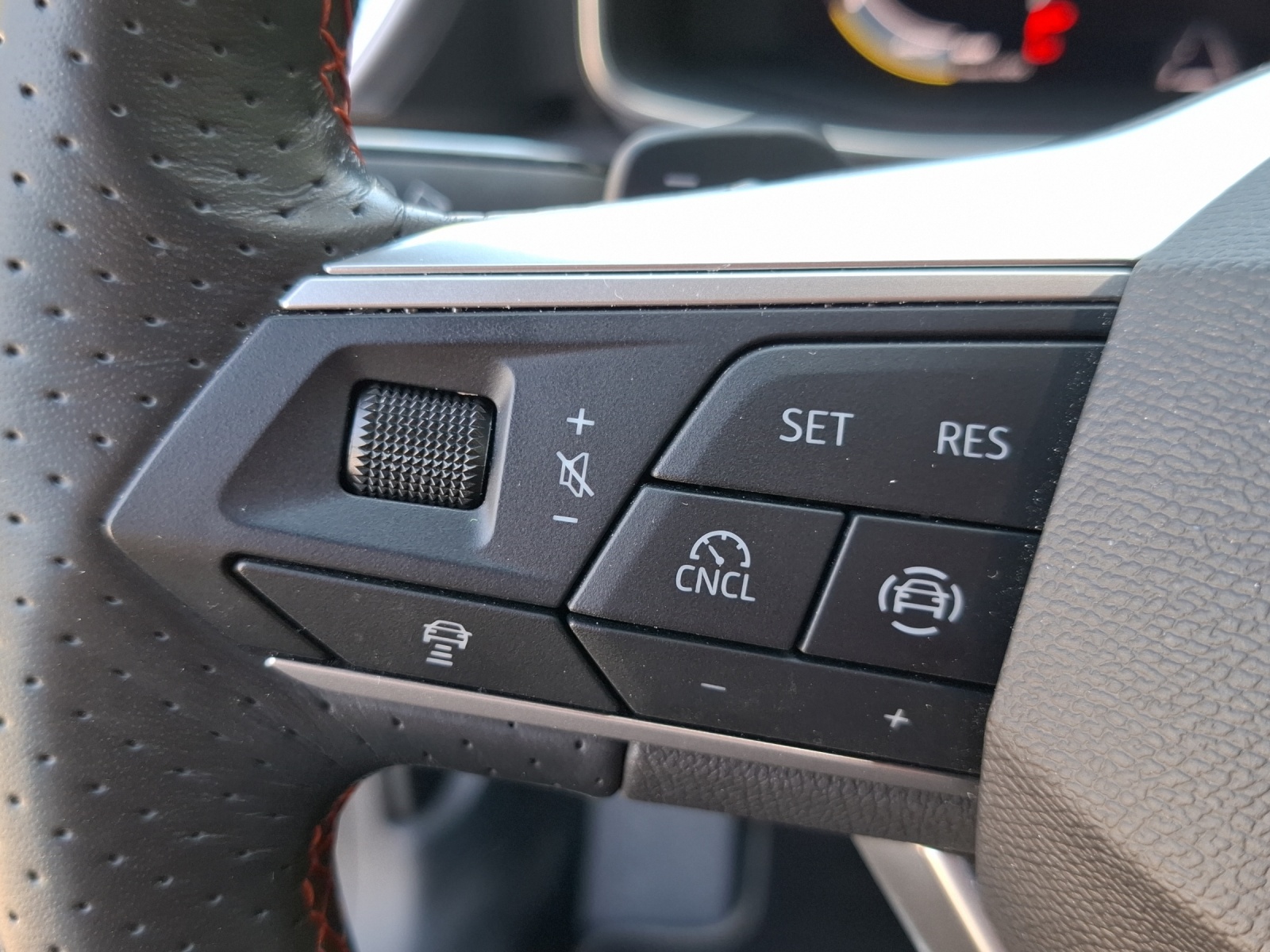 SEAT Leon ST 1.5 eTSI mHEV DSG FR-image-14
