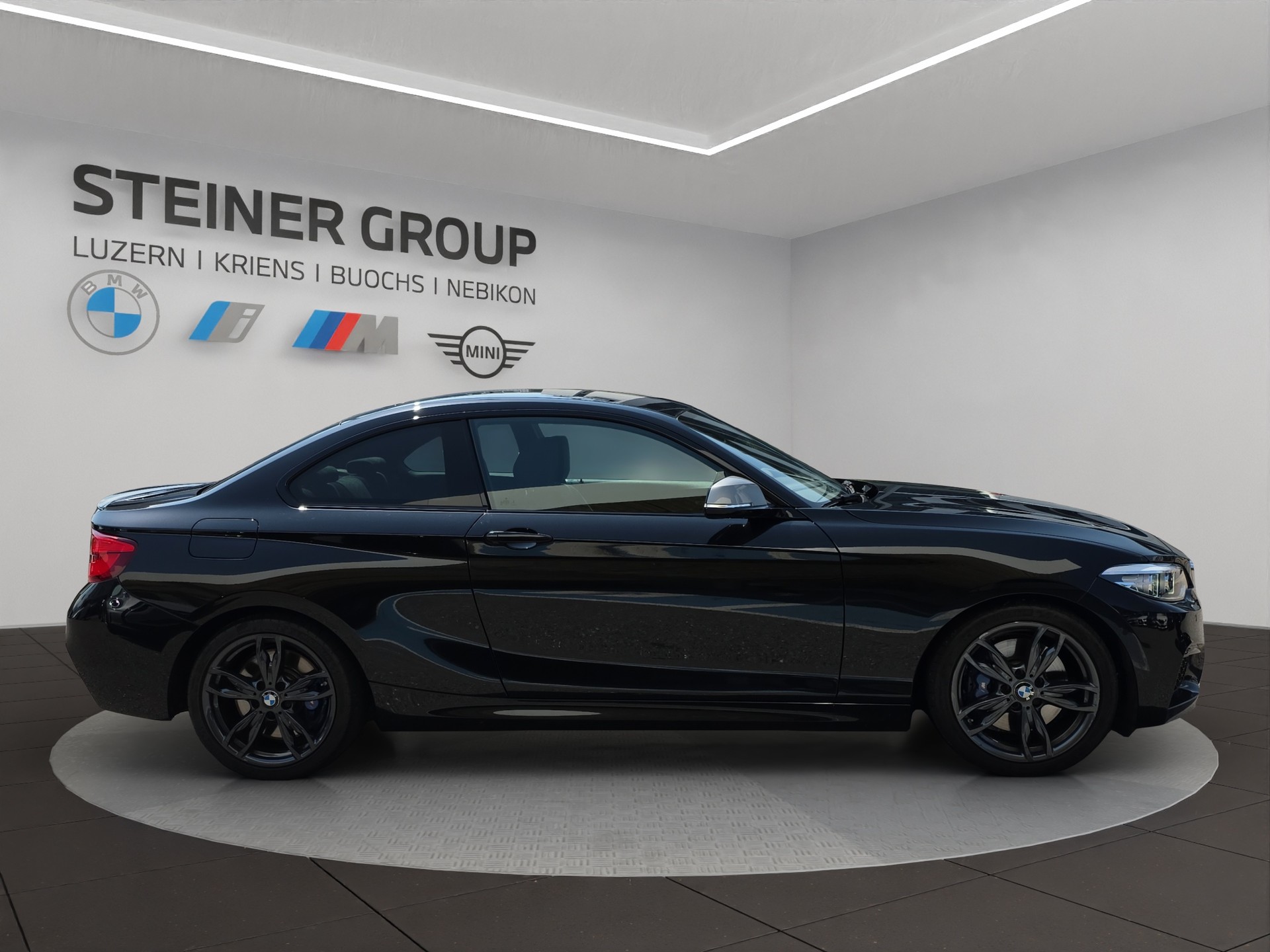 BMW M240i xDrive Steptronic-showroom-element-3