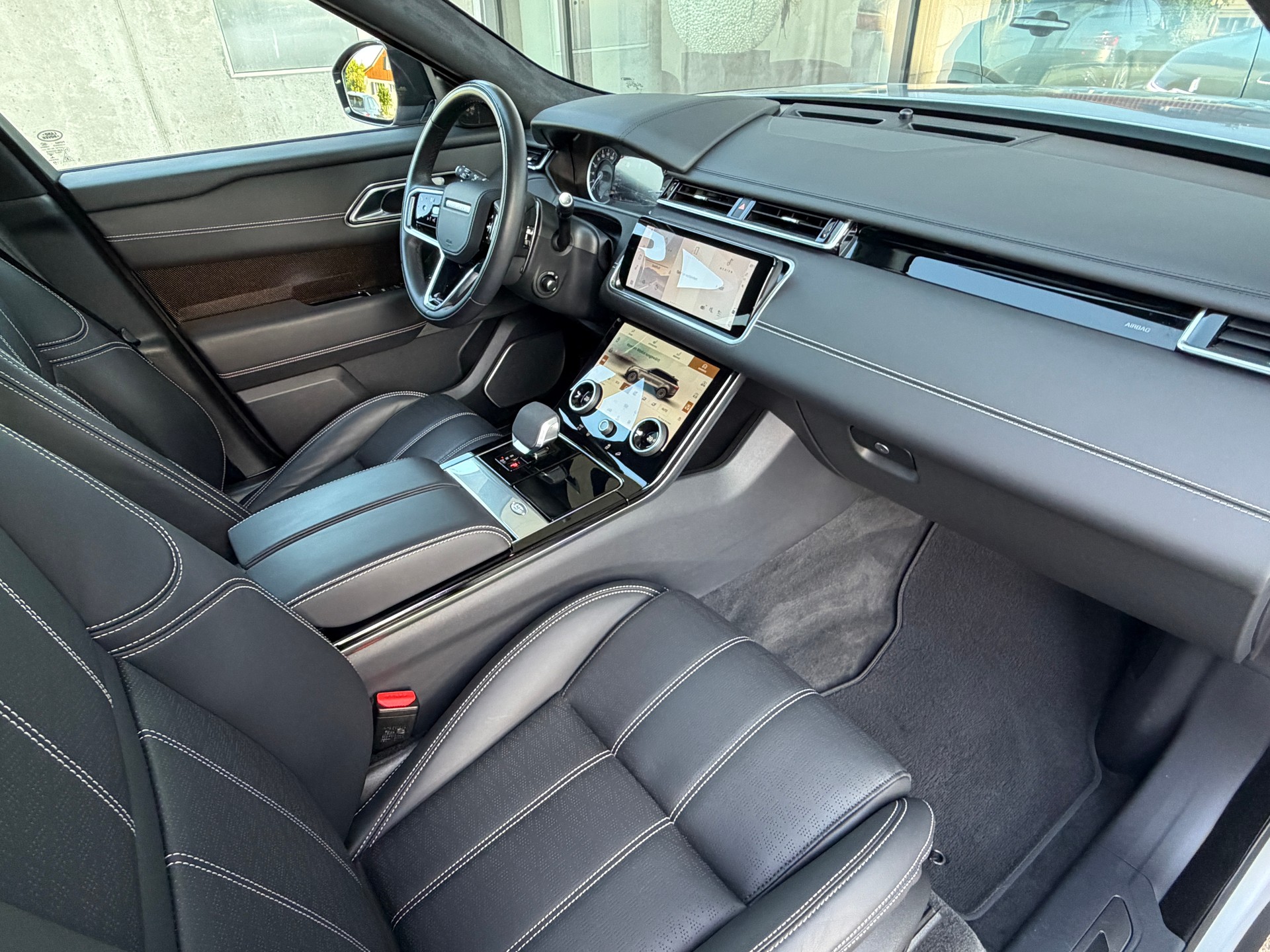 LAND ROVER Range Rover Velar R-Dynamic D 300 I6 MHEV HSE Automatic-image-16