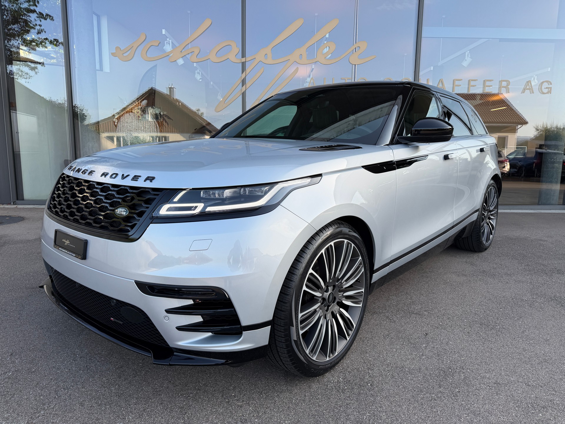 LAND ROVER Range Rover Velar R-Dynamic D 300 I6 MHEV HSE Automatic-showroom-element-1