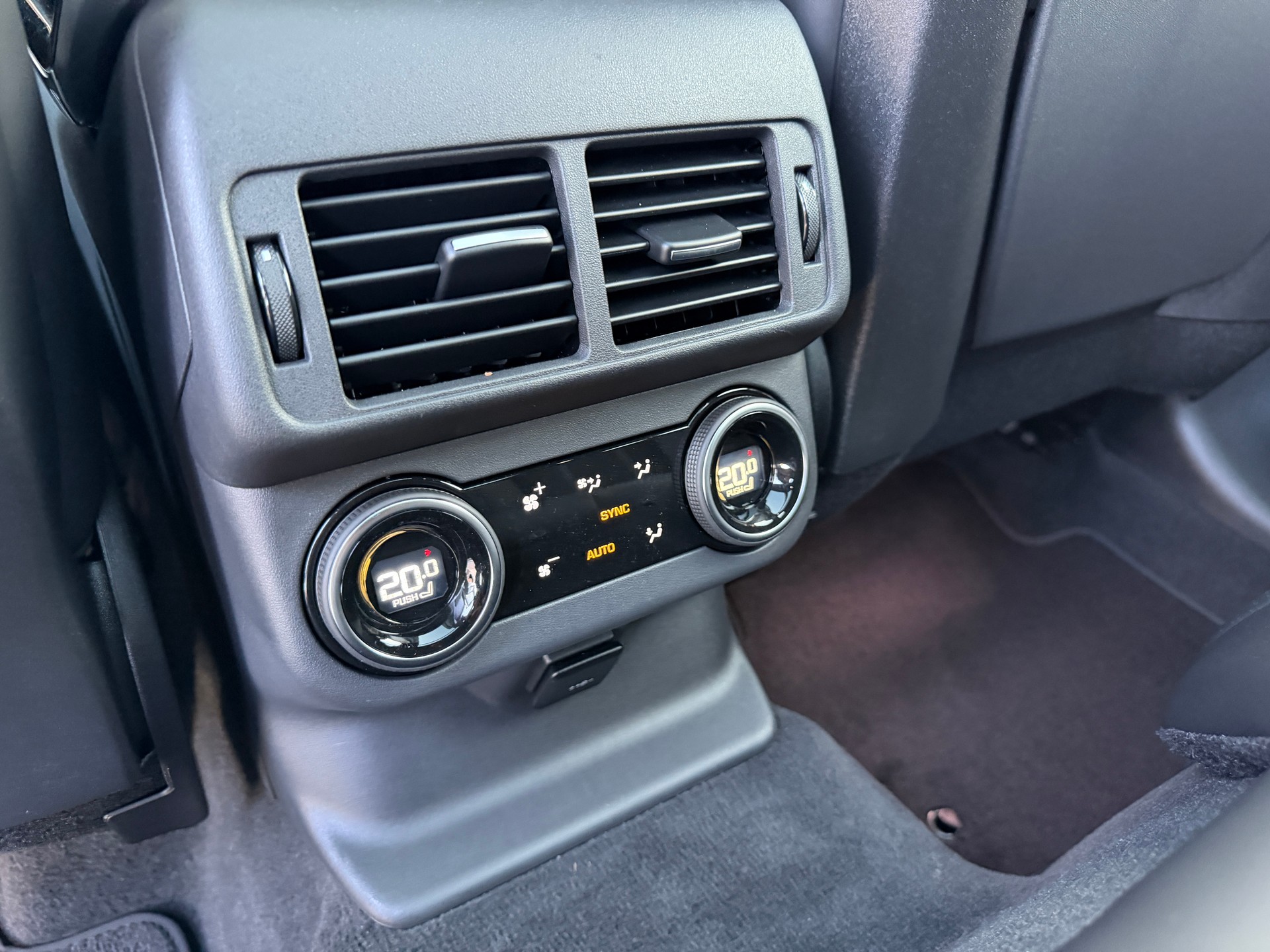 LAND ROVER Range Rover Velar R-Dynamic D 300 I6 MHEV HSE Automatic-image-28