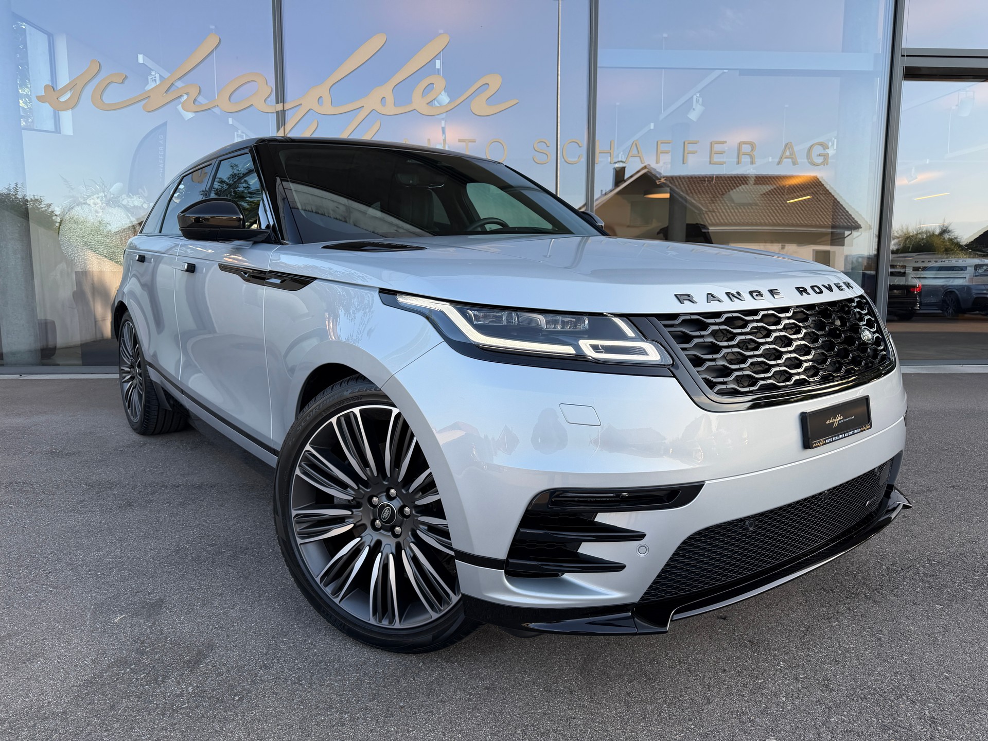 LAND ROVER Range Rover Velar R-Dynamic D 300 I6 MHEV HSE Automatic-showroom-element-3