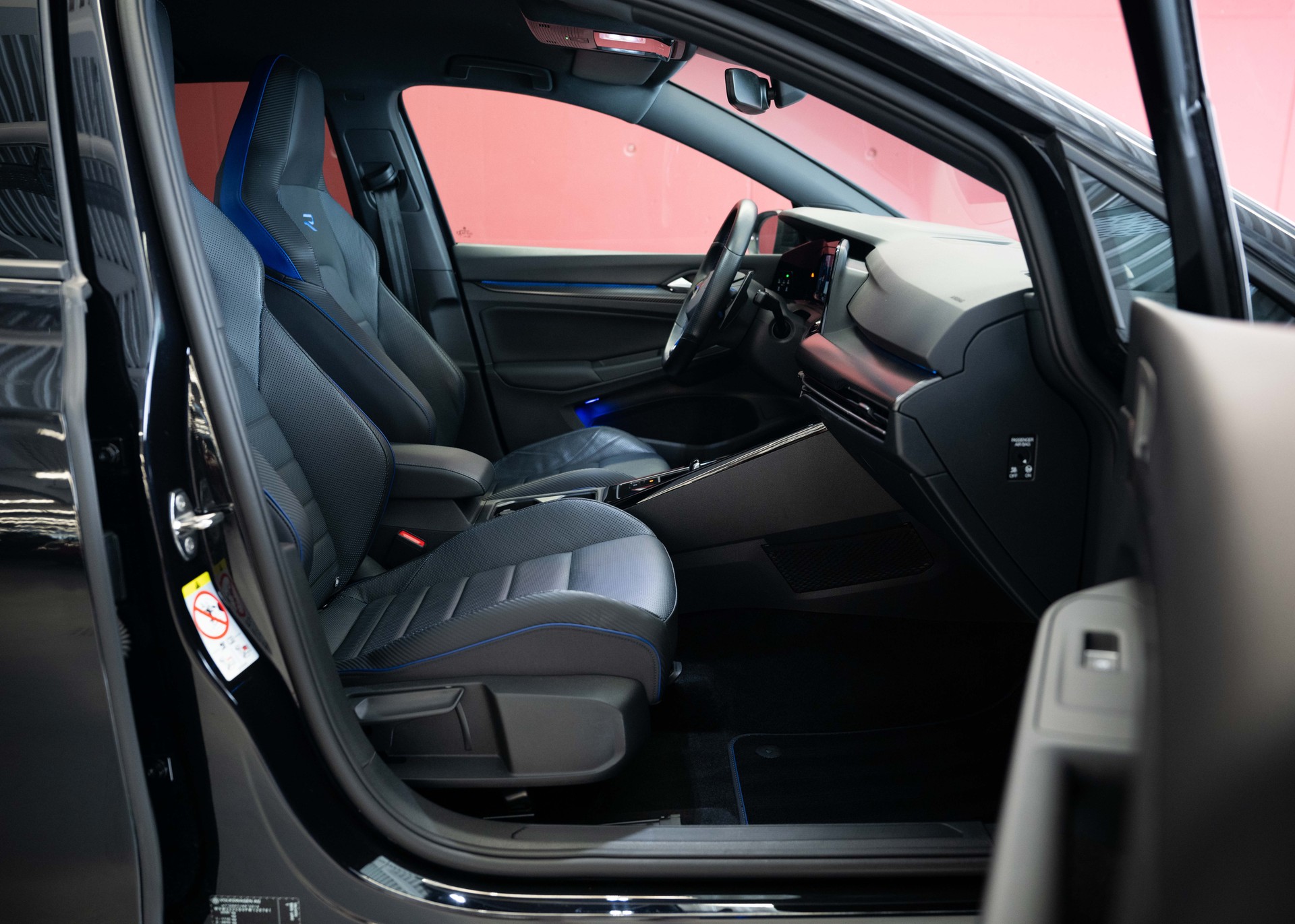 VW Golf 2.0 TSI R DSG 4Motion R 20 Years (1st hand, Swiss car, fantastic condition, full service history, Akrapovic)-image-24