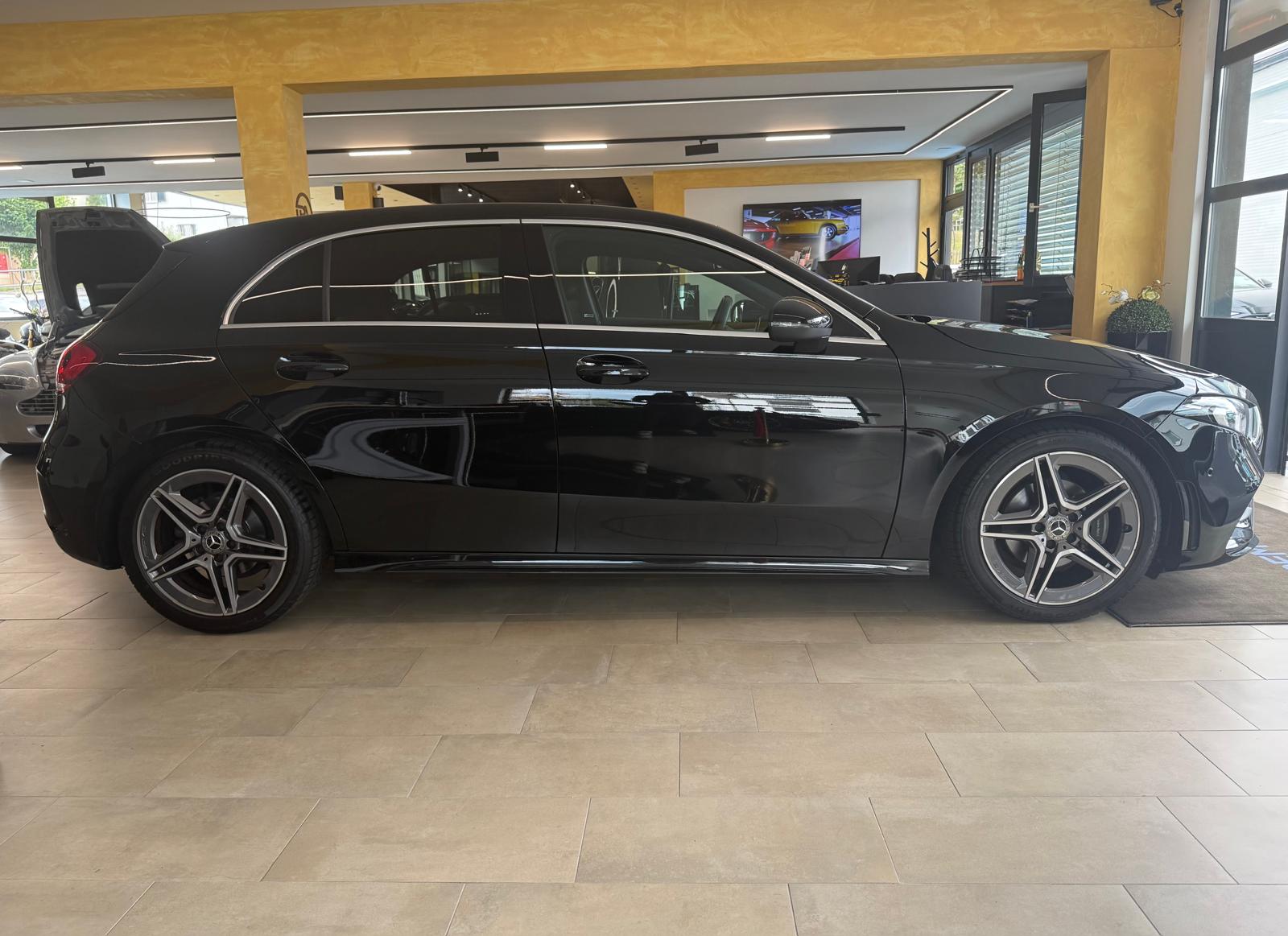 MERCEDES-BENZ A 180 AMG Line 7G-DCT-showroom-element-1